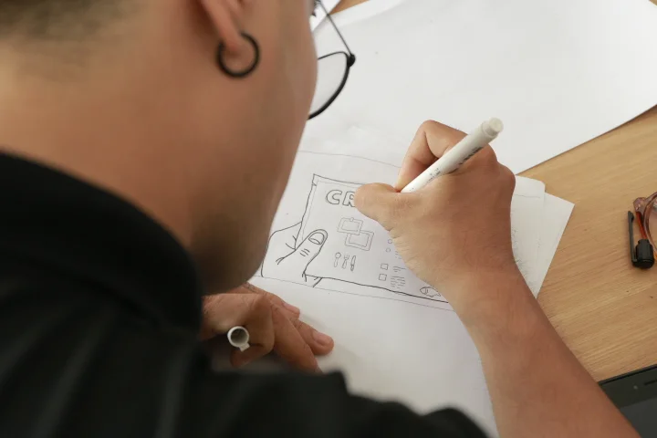 Trong hình là Khoa Chim.