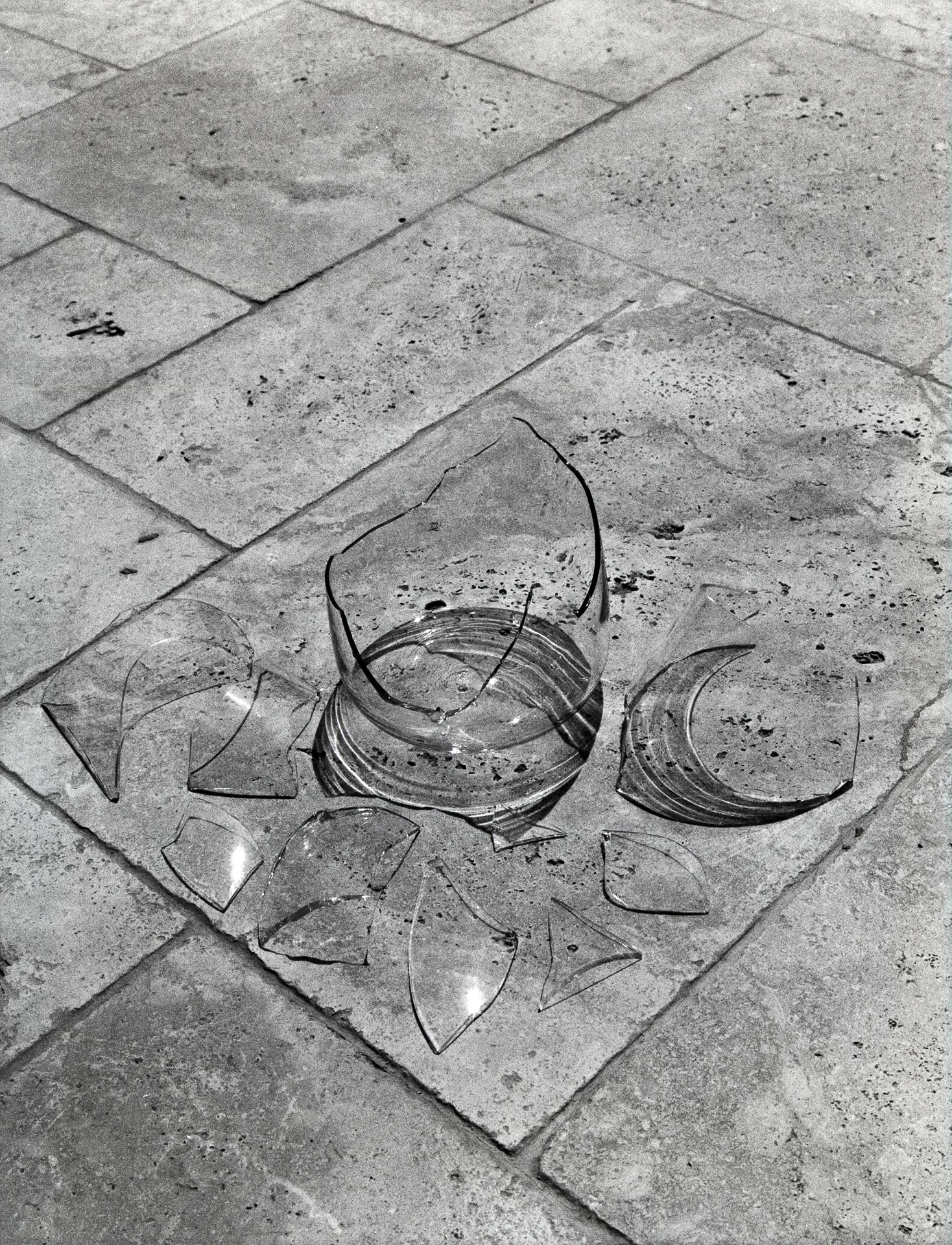 Broken Vase-Case Study, 2018