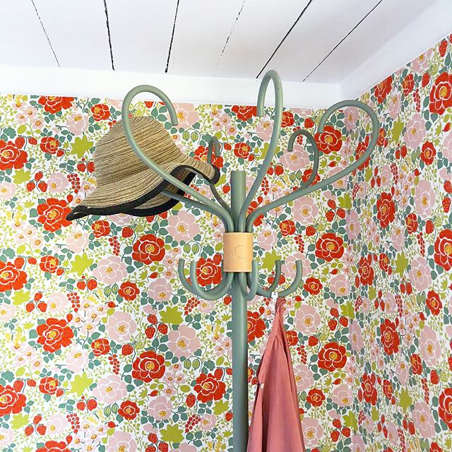 Summer vibes with Le Fleur Coat Hanger
