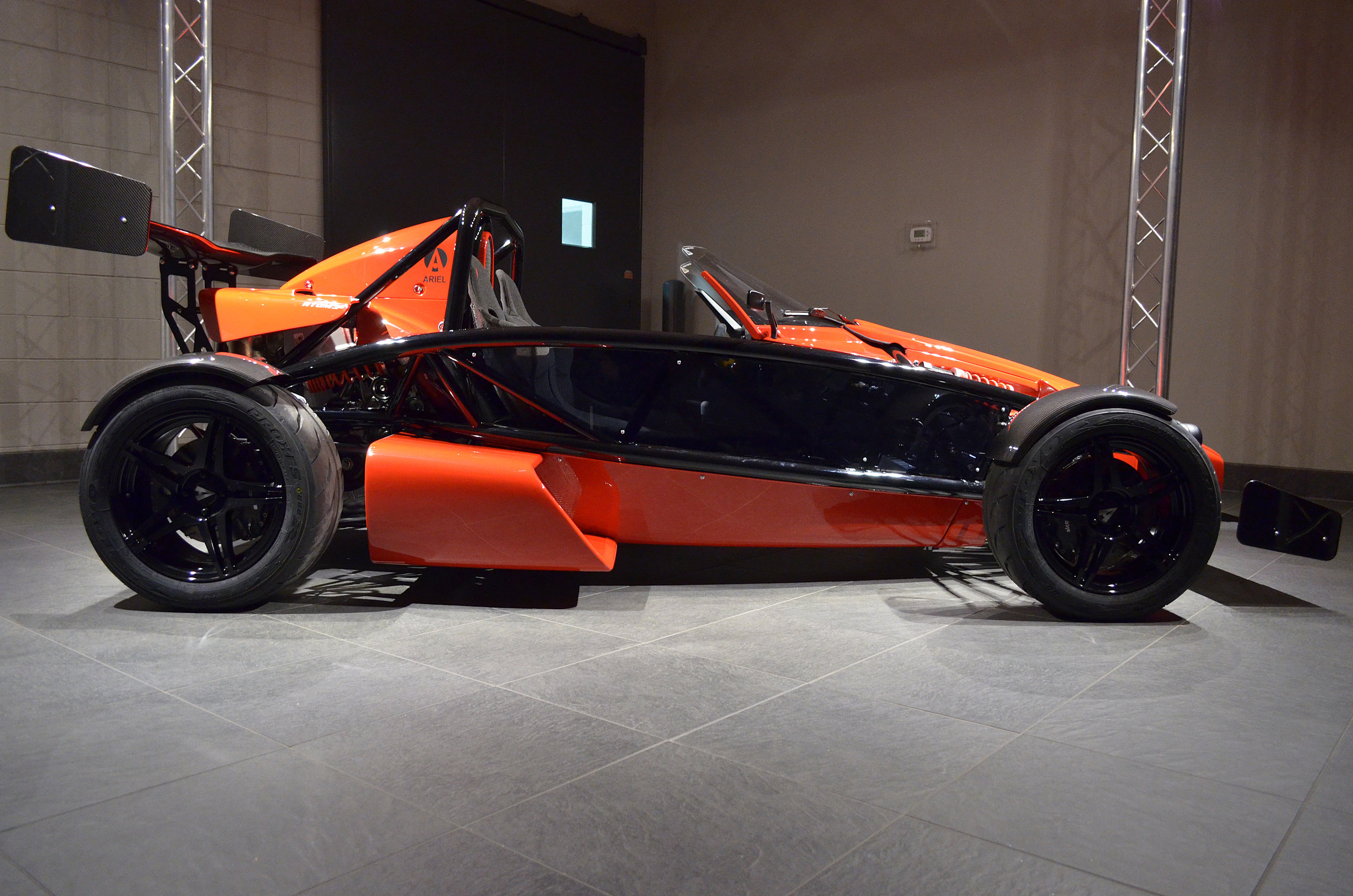 Ariel_Atom_3S_285_003.jpg