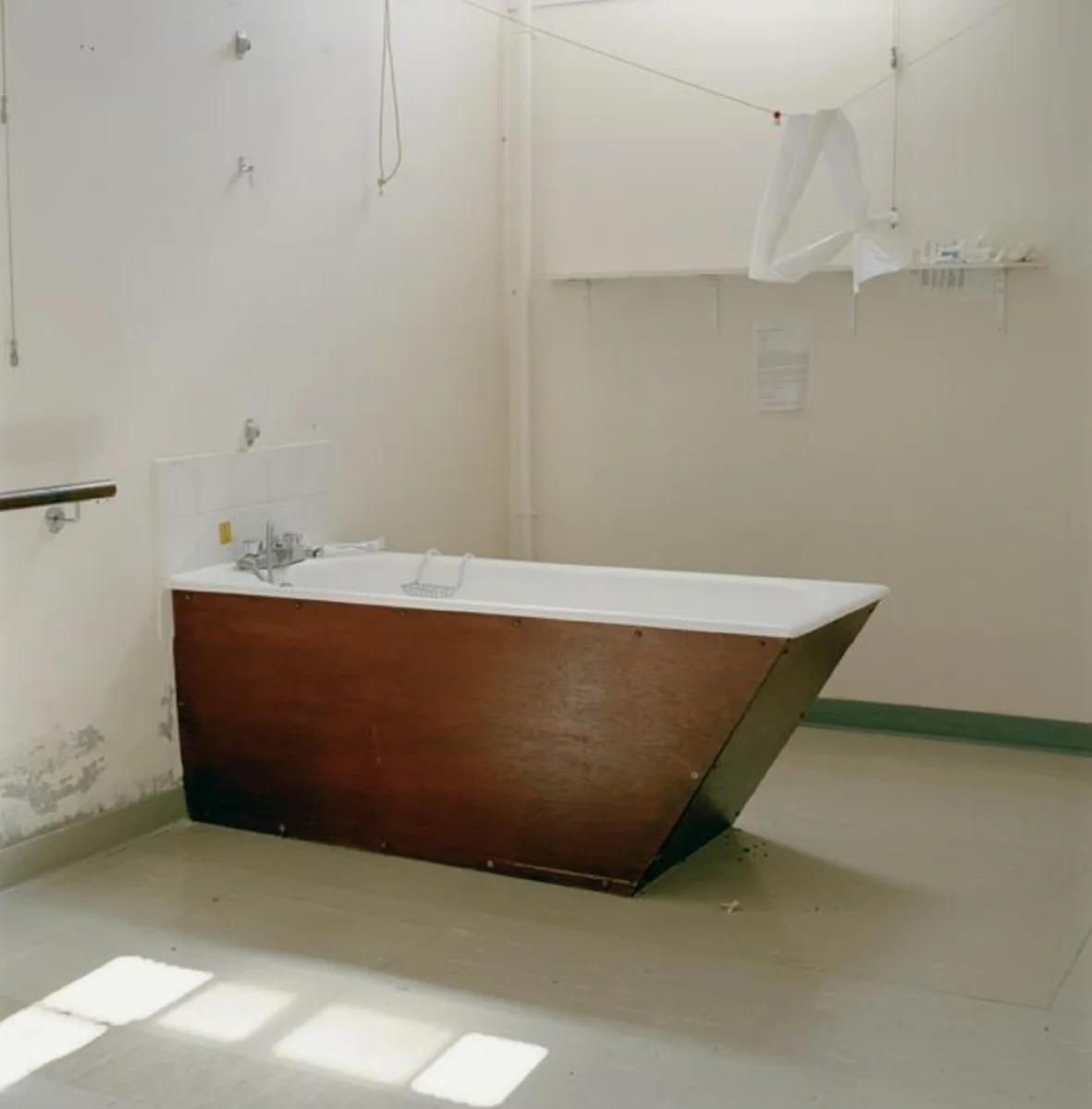 008_red_bath.jpg