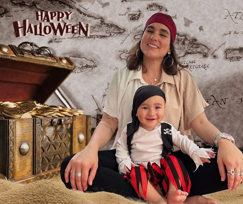 &iexcl;Mi pirata es Marlin y su pirata soy yo! 🏴&zwj;☠️🎃🧡&iexcl;De verdad que este primer Halloween con Marlin sobrepas&oacute; mis expectativas y fue demasiado divertido! 🥹🤣😅

Aqu&iacute; un poco de su disfraz de hoy 🏴&zwj;☠️ su foto oficial 