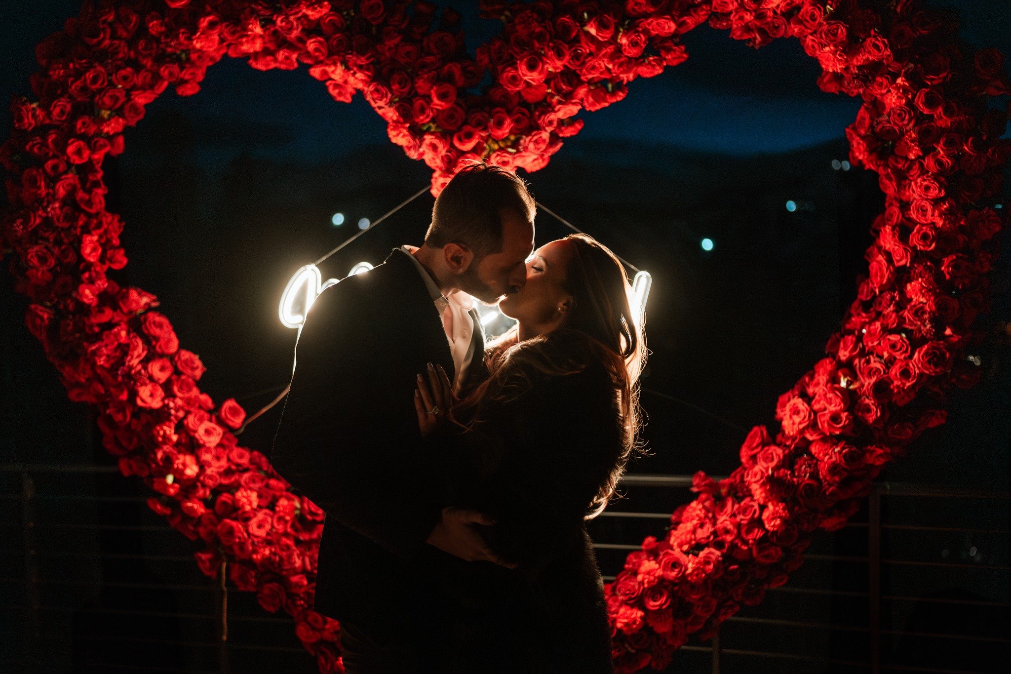 Feeling the 'total eclipse of the heart' today! Let that love shine as brightly as the sun and moon unite. 🌒

📸 @paigeweberphotography
📍@gobreck
@ptpconcierge
.
.
.
.
.
.
.
#summitcounty
#summitcountywedding
#weddingsflowers
#exploresummit
#brecke