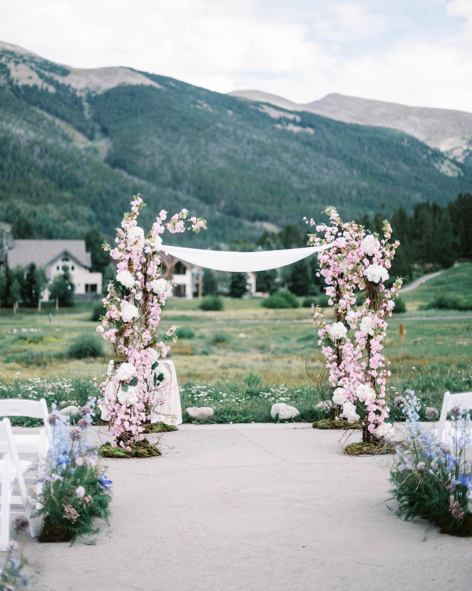 Under the sacred canopy of the Chuppah embark on a journey of love, faith, and unity. 🌿 In this timeless moment, they honor the past, celebrate the present, and embrace the future as one. ❤️

Location 📍 @coppermtn
Planner ✨ @distinctivemountaineven