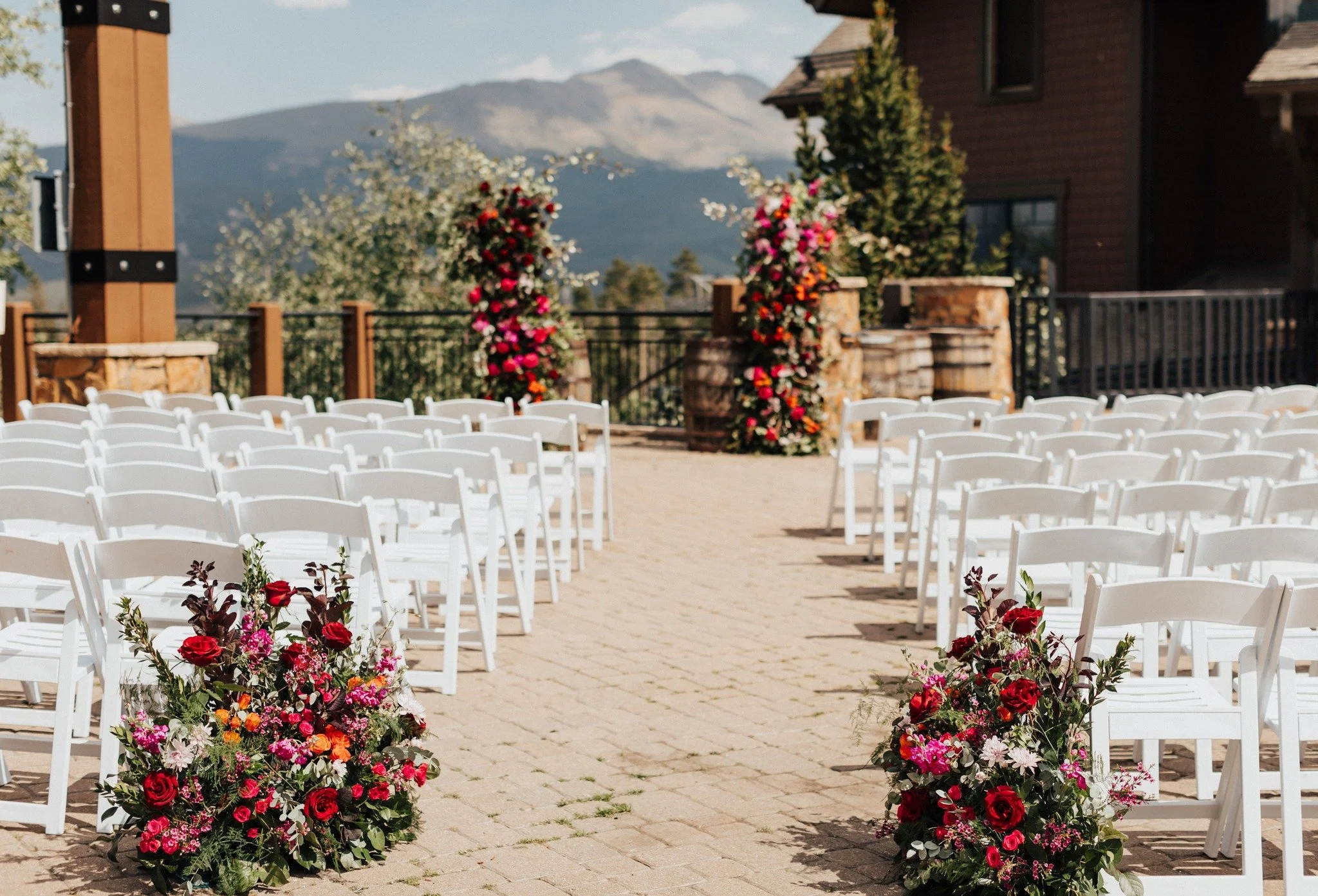 PRO TIP ☝️ The beginning and end of the aisle are where it really counts

(And YES! We always repurpose all floral to the reception)

Photographer: @_gracegatto 
Floral: @gardenofedencolorado 
Planner: @brindleandoak 
Venue: Sevens @breckenridgeweddi