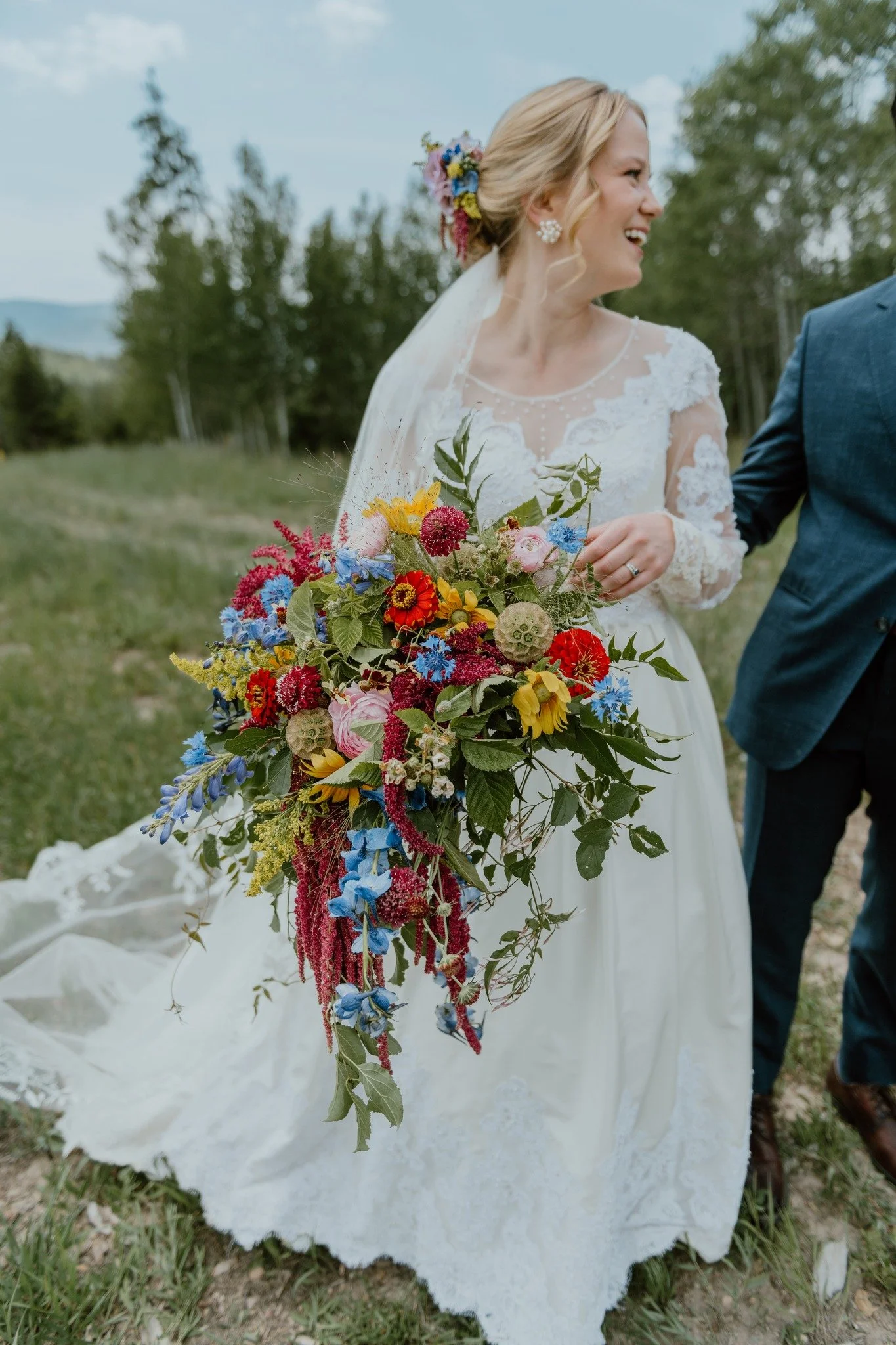 " I want florals that are inspired by the Rocky Mountain wildflowers"

...you know....florals that look like you just ran into a field and scooped them up!

I got you!

Working with Allison designing her wedding flowers was SUCH a pleasure 