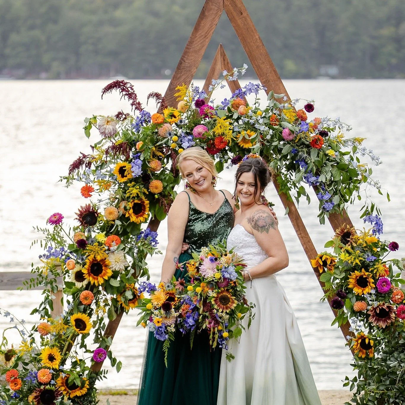 When your Best Friend asks you to design her wedding flowers....AND be a bridesmaid!

( and travel across the country to do so)

YES PLEASE! Anything for you darling 🥰😍😍 Especially when I get full freedom to blow ya mind!

📸 Luke with @picturethi