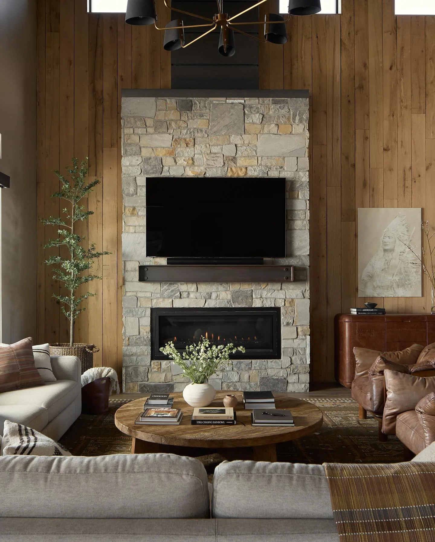 The year may have started off a bit rocky for me and, well, pretty much everyone I know. But all it takes is one dreamy project and lovely clients to remind me why I do what I do. This cozy mountain home nestled in victory ranch, utah was just that. 