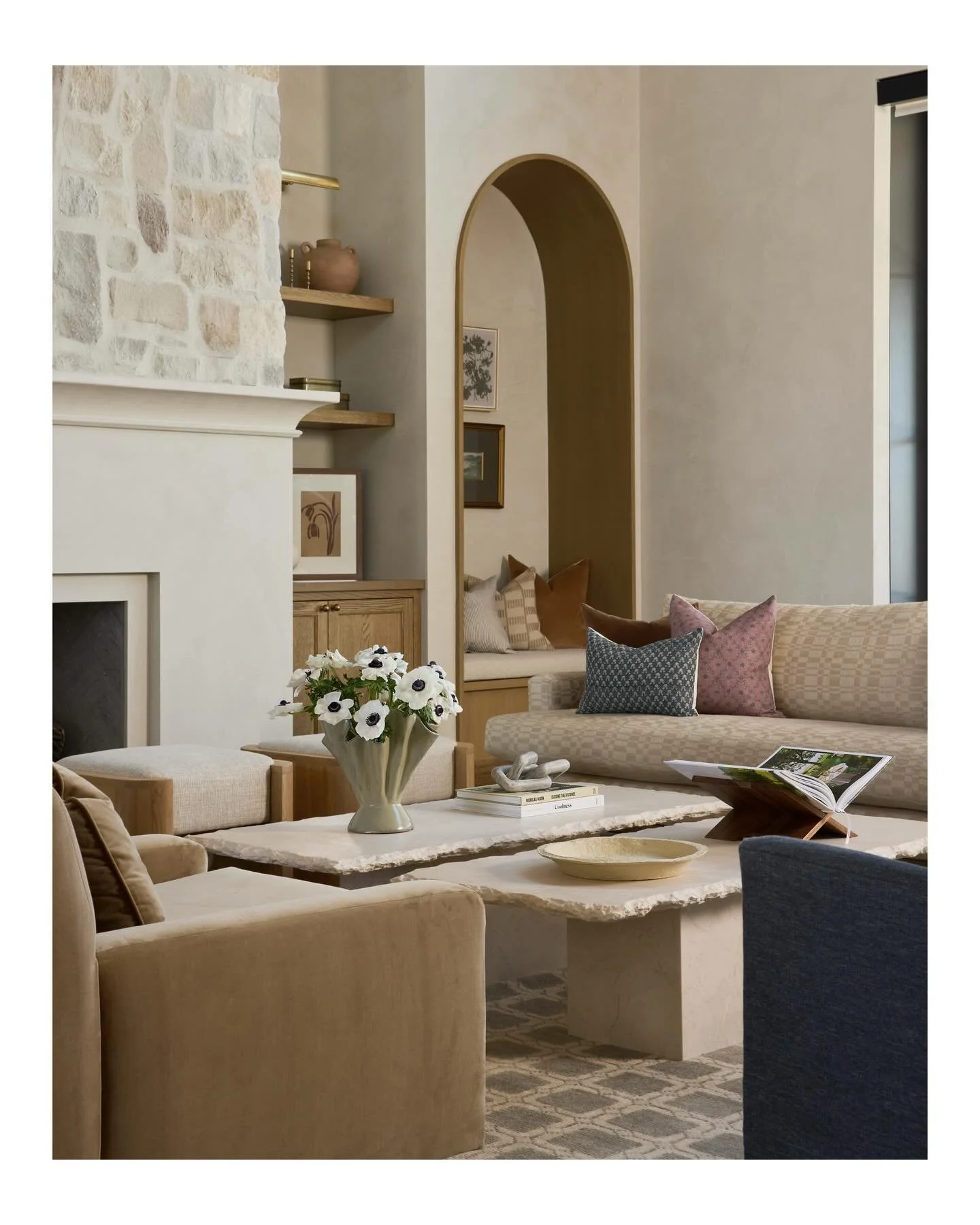 So happy to see this warm and cozy 25,000 sq ft home featured in @housebeautiful ✨ 
I photographed this home eight weeks pregnant fighting for my life. But we got it done over some long days with an amazing team, a lot of Diet Coke, and saltines. 😅 