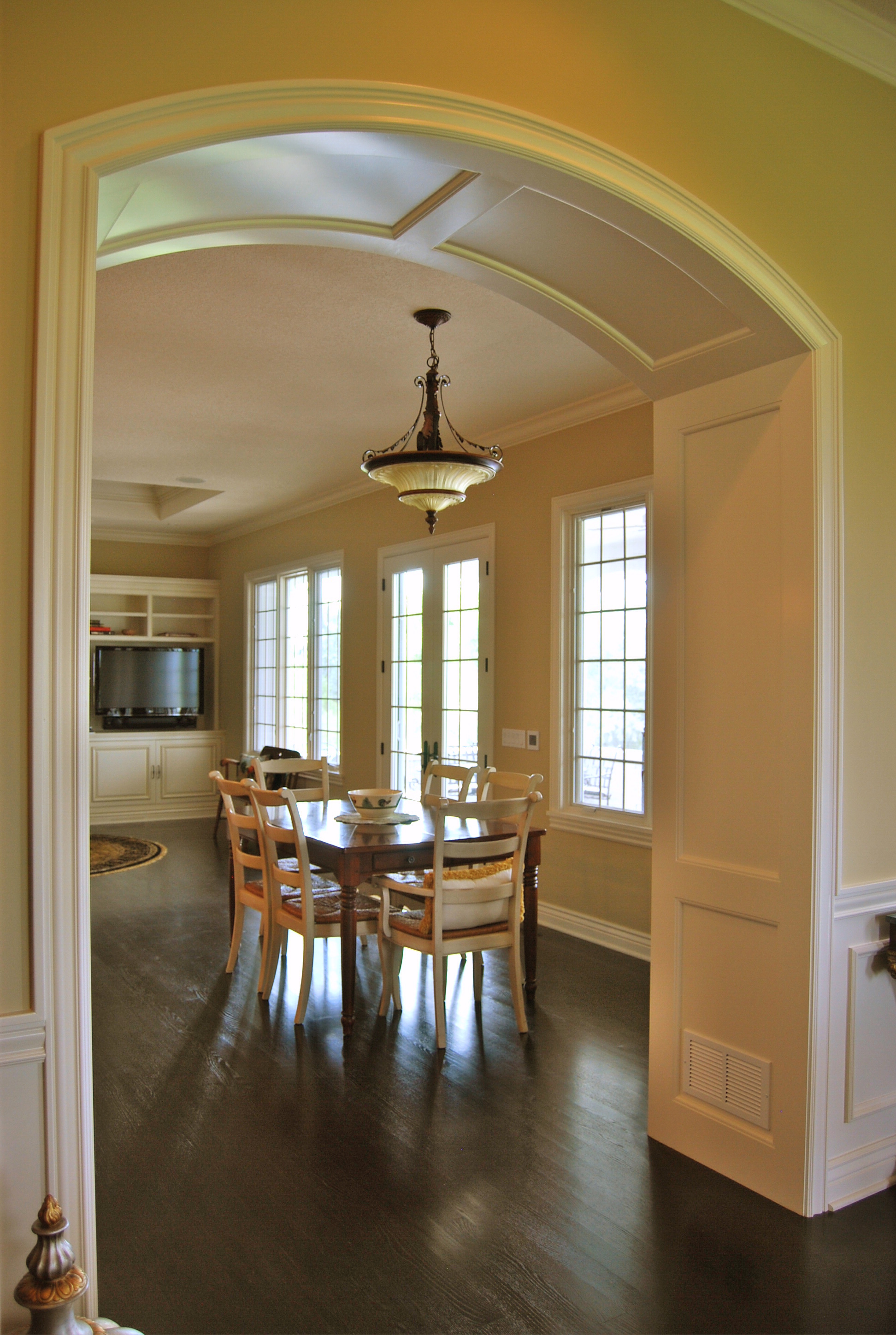 The simplistic approach to the layout paired with the intricacies of furniture gives the home a sense of being cozy and free