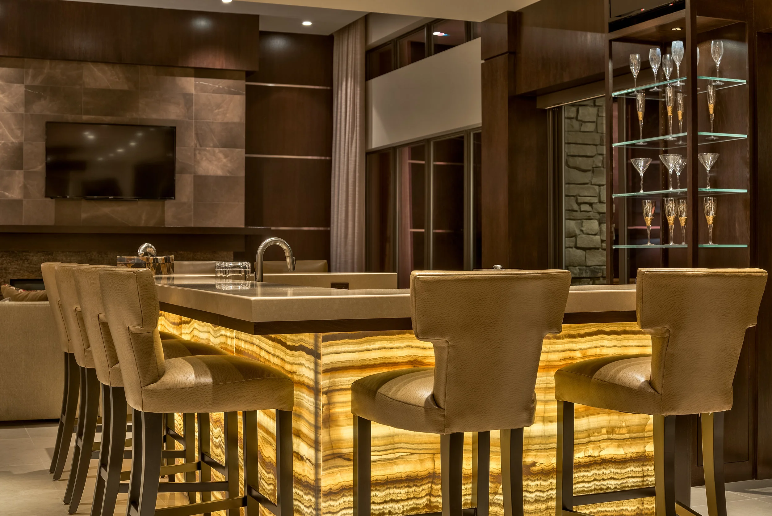 The onyx bar centralized the ground floor entertainment, creating the right atmosphere for any occasion