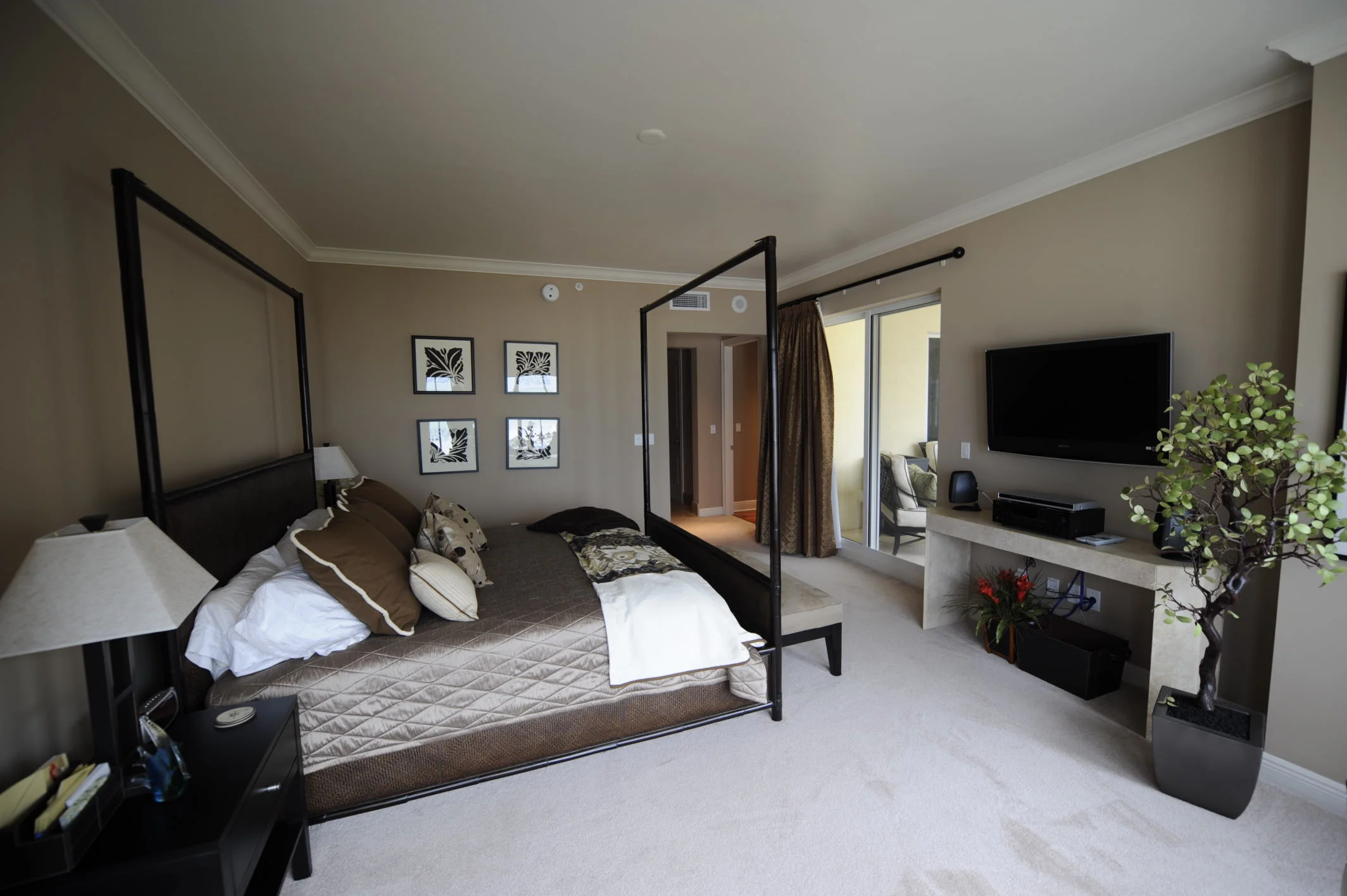 The large furnishings gives the residence a sense of openness