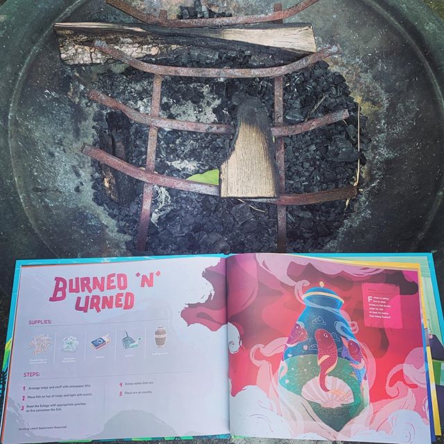 Burned &amp; Urned 🔥🐠one of the many fish funerals you can find in #oopsthefishdied. Get yours in the link ☝️.
.
.
.
#petfish #kidsdiy #fishfuneral #kidsbestseller #bestseller #childrensbooks #mustread #readaloud #funnymom #funnydad #teache