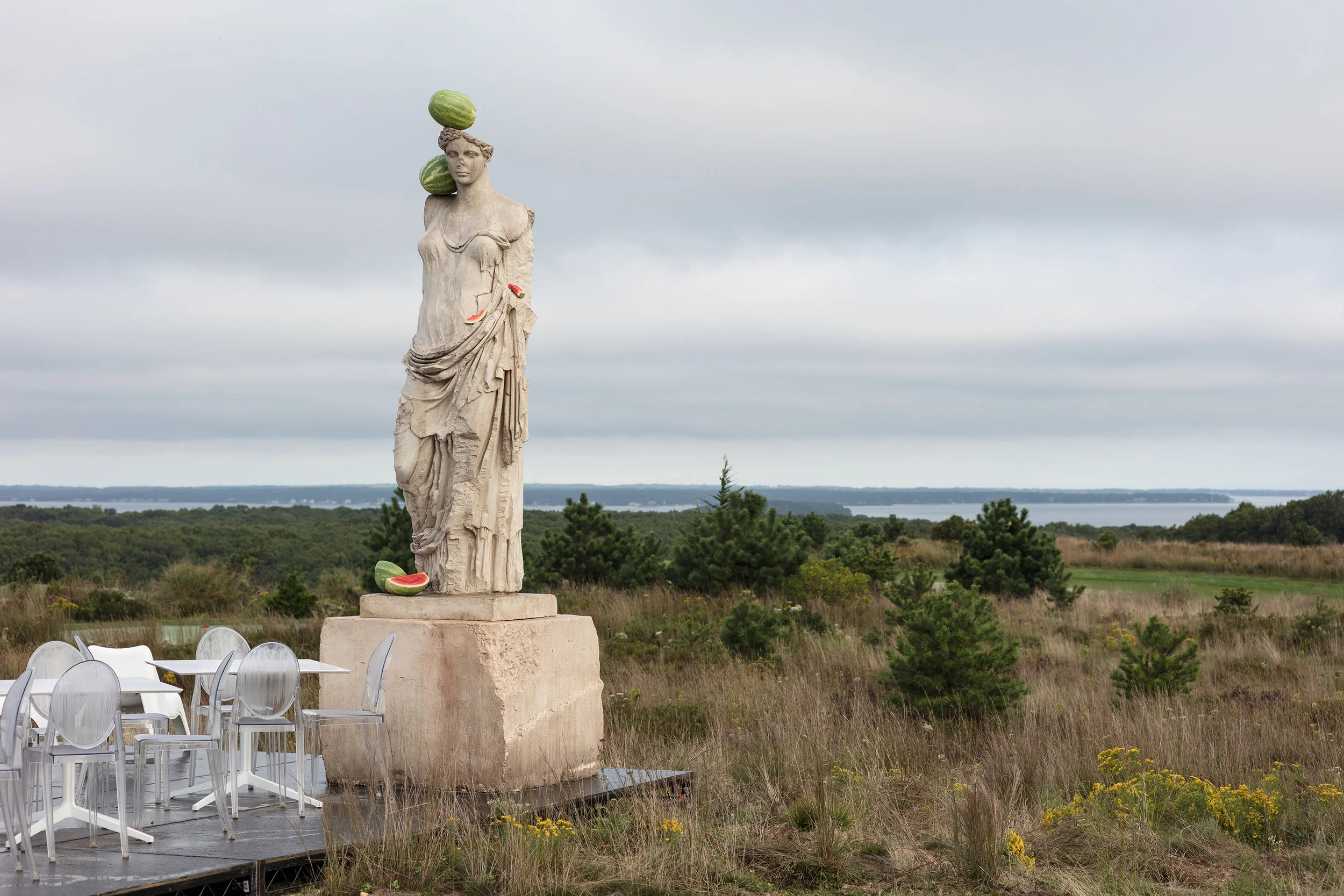Tony Matelli, Hera , 2017 Installation view: The Bridge, Bridgehampton, NY, 2018