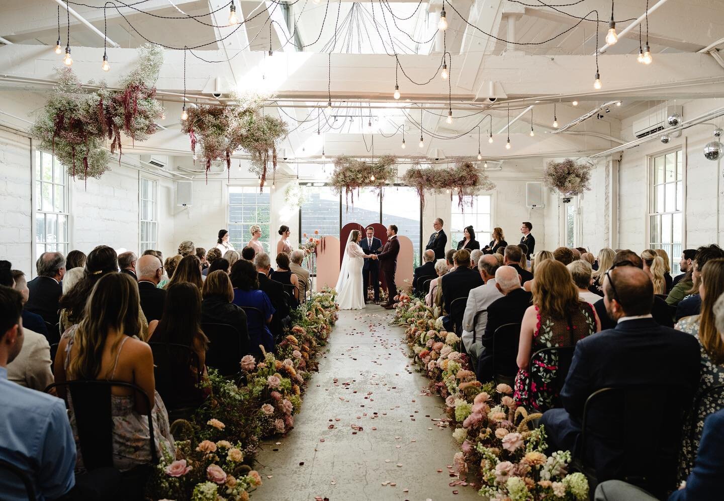 Ceremony flower wonderland!
.
.
Photographer: @savannasturkiephoto 
Florist: @carolineworthdesign 
Planner: @drakesocialevents 
.
.
.
#upstairsatlanta #wedding #ceremony #weddingceremony #atlantawedding #atlantaweddingceremony #atlantavenue #atlantaw