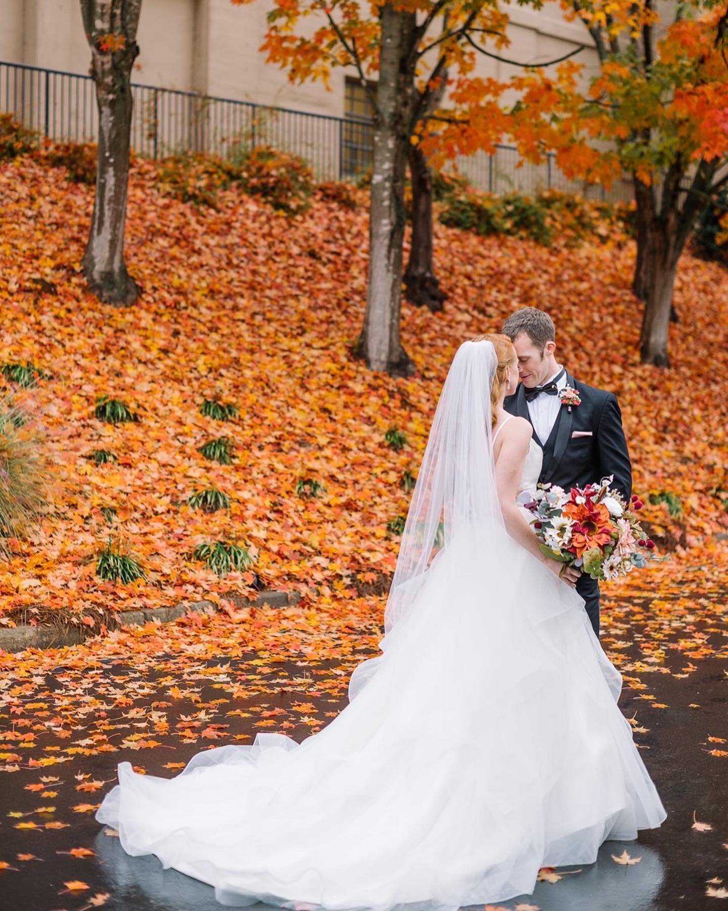 Here for all the Fall colors as we dance into the Holiday Season!
.
.
Photographer: @karynlovernjohnson 
.
.
.
#upstairsatlanta #bride #groom #brideandgroom #newlyweds #firstlook #fallwedding #wedding #weddinginspiration #weddingvenue #atlantawedding