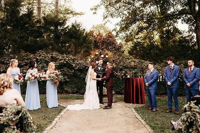 @bellemeadeevents garden area was magical ✨ Nashville has some of the coolest venues. 
Some of the venues I haven&rsquo;t shot at yet that I would love to are:

@cheekwoodweddings 
@thecordelle 
@thesaintelle 
@riverwoodmansion 
@14tenn.828 
@graysto