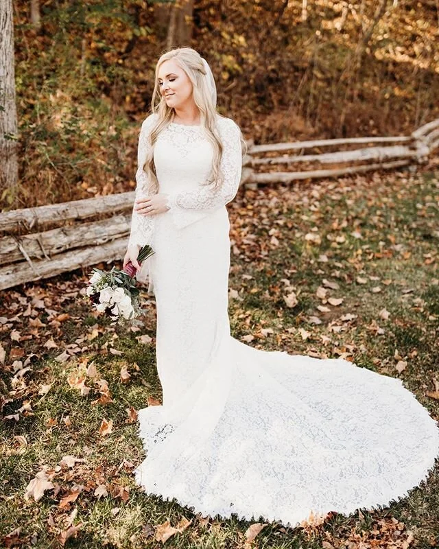Whitney was a real life Barbie Doll on her wedding day 😍 @_skylaandrews killed the hair &amp; @makeupbylexib slayed her makeup!