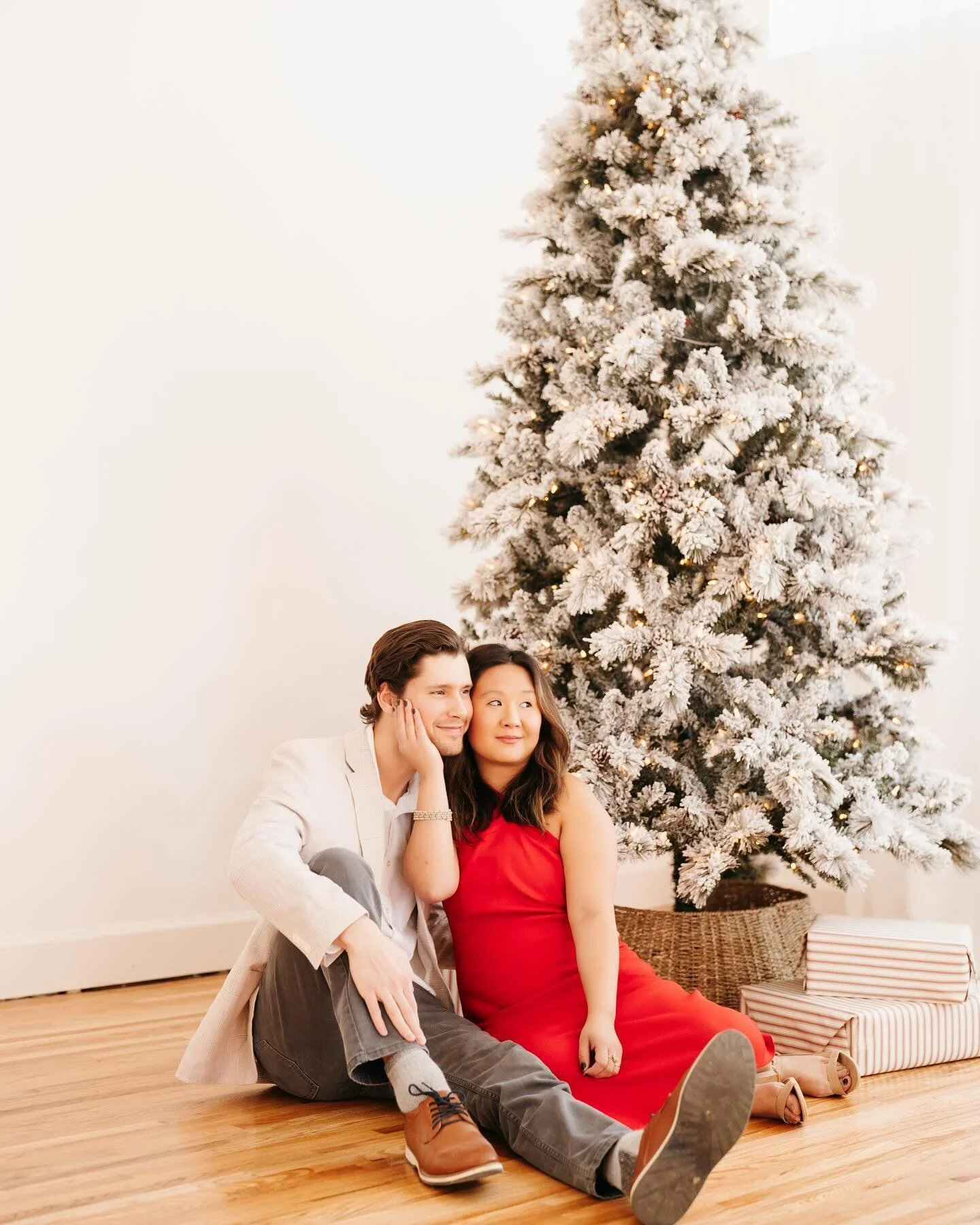 I am opening up more spots for THIS Friday 12/1 per request only. You will have to message me to book. Sessions are $200 for 20+ images. These are in downtown Chattanooga. Time slots will be booked in order of booking and are starting around 11:45/12