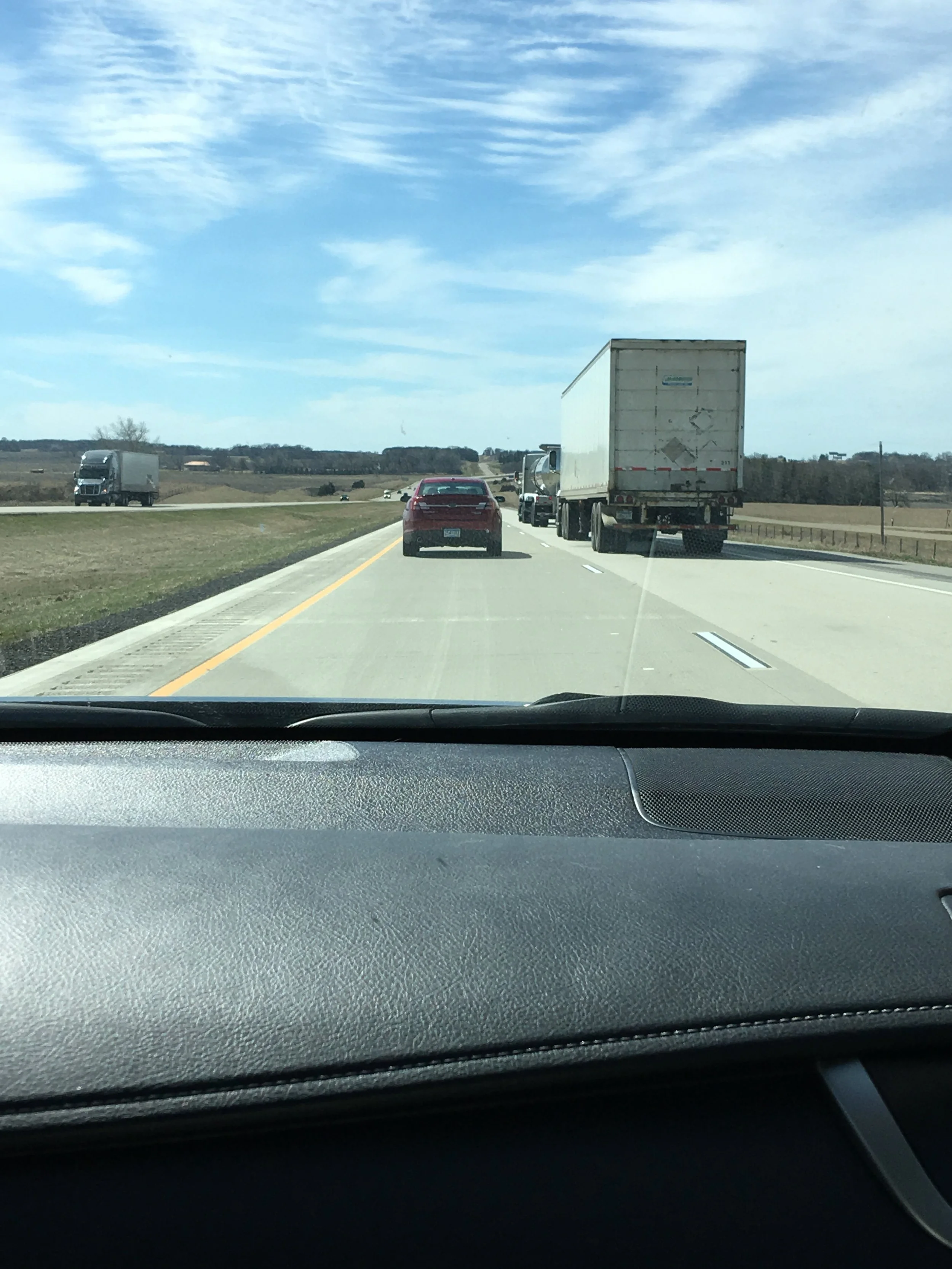 Section of I-35 between Minneapolis and Des Moines filled with semi traffic