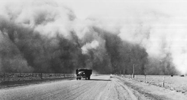 One of the dozens of dust storms during the 1930s (photo courtesy of english.illinois.edu )