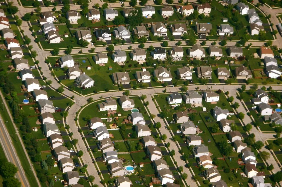 Large lot subdivision filled with porch-less houses (photo courtesy of strongtowns.org )