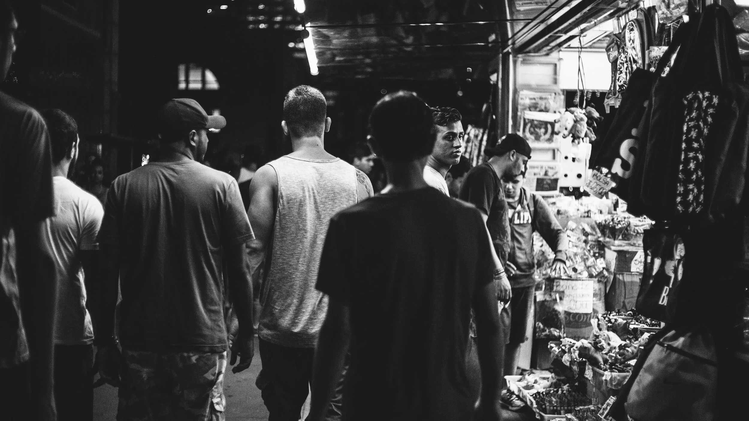 black-and-white-crowd-gang-38198.jpg