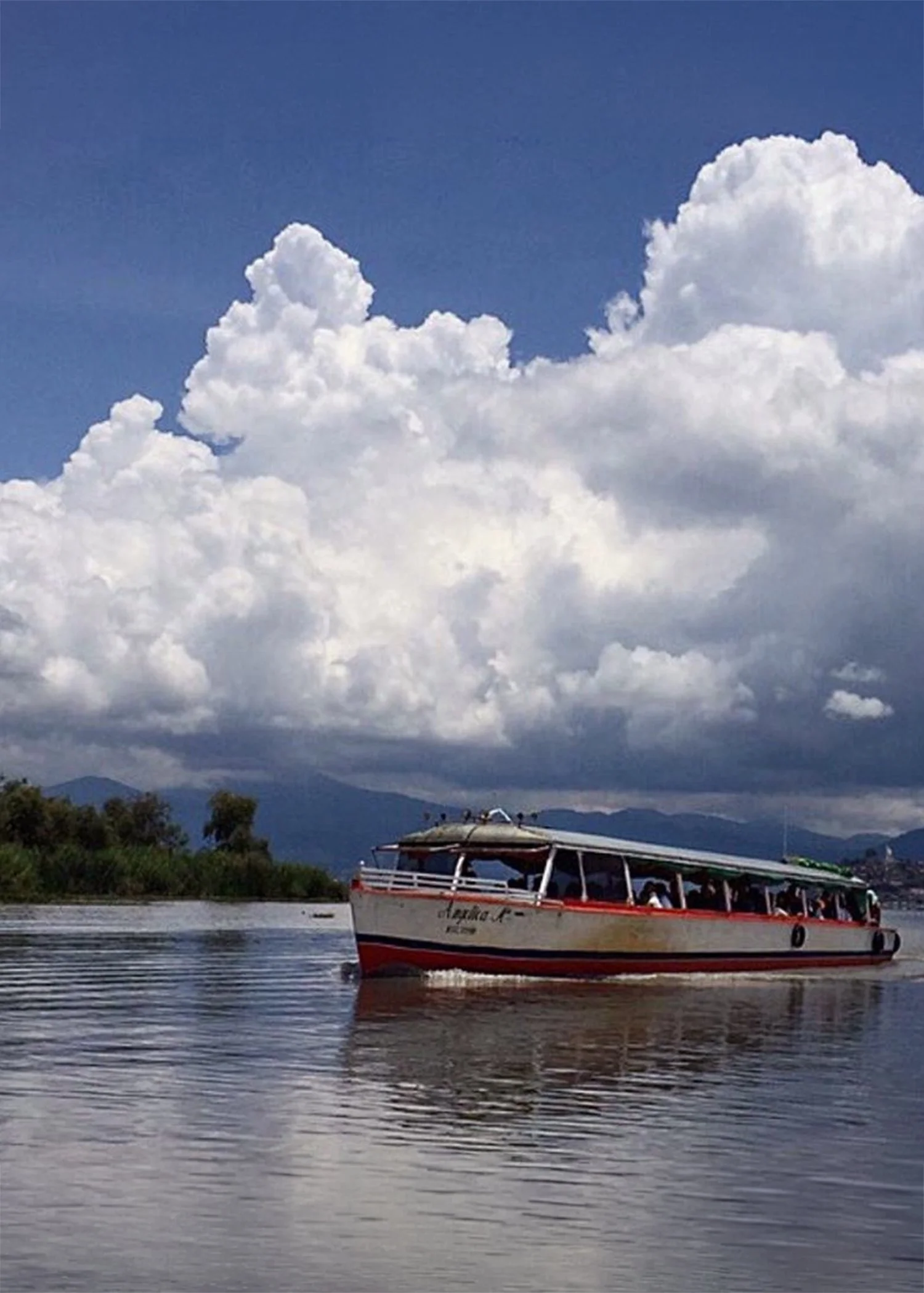 Travel Boat 2.jpg