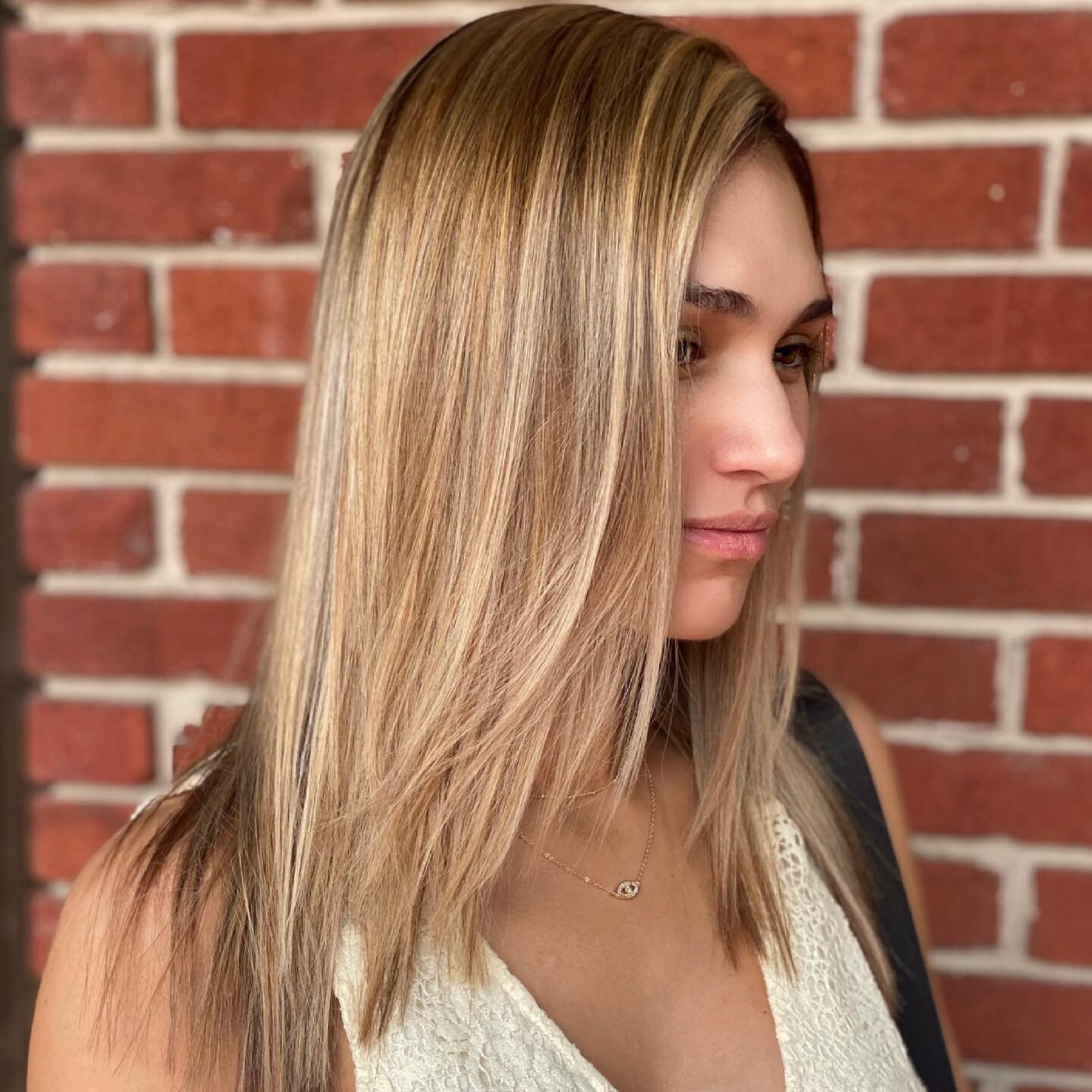 ✨Lightening Transition ✨ 
If you plan to go lighter it may take several sessions to reach your goal. Patience is 🔑. Things to consider when choosing your &ldquo;Inspo&rdquo;  hair color include a budget, maintenance (salon visits) &amp; quality hair