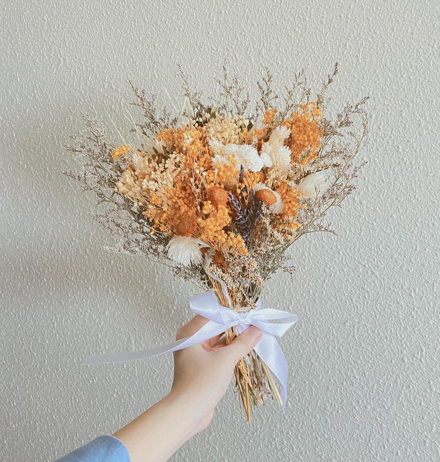 Bridal bouquet with dried flowers which is perfect as a keepsake after the wedding! ✨