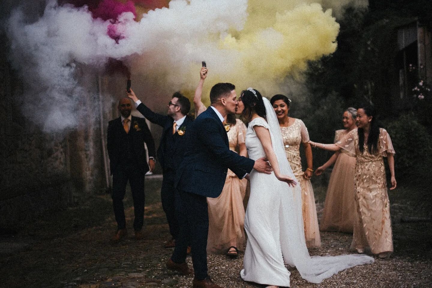M O O D Y  W E D D I N G  V I B E S //

How awesome is this moody vibe shot. With a pop of colour from the yellow, pink &amp; white smoke grenades to add effect.

This is why I love doing what I do...🤍💗💛

#weddinggoals #moodygrams #moodyports #lov
