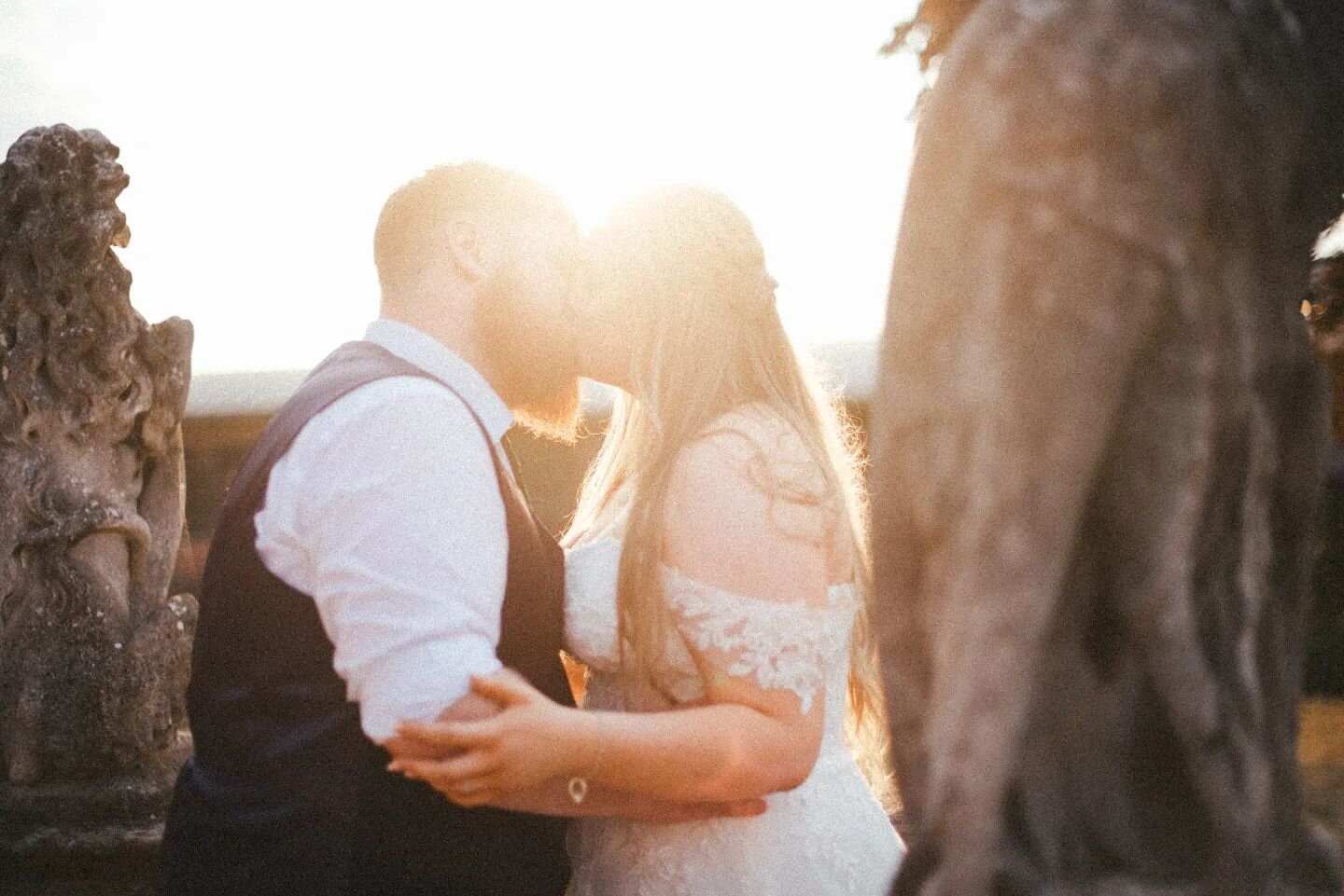 C R E W E  H A L L //

Those sunset vibes...&hearts;️

#wedding #crewehall #weddingday #weddingphotographer #chesterweddingphotographer #cheshireweddingphotographer #weddingseason #bridallove #editorialweddingphotographer #editorial #documentaryphoto