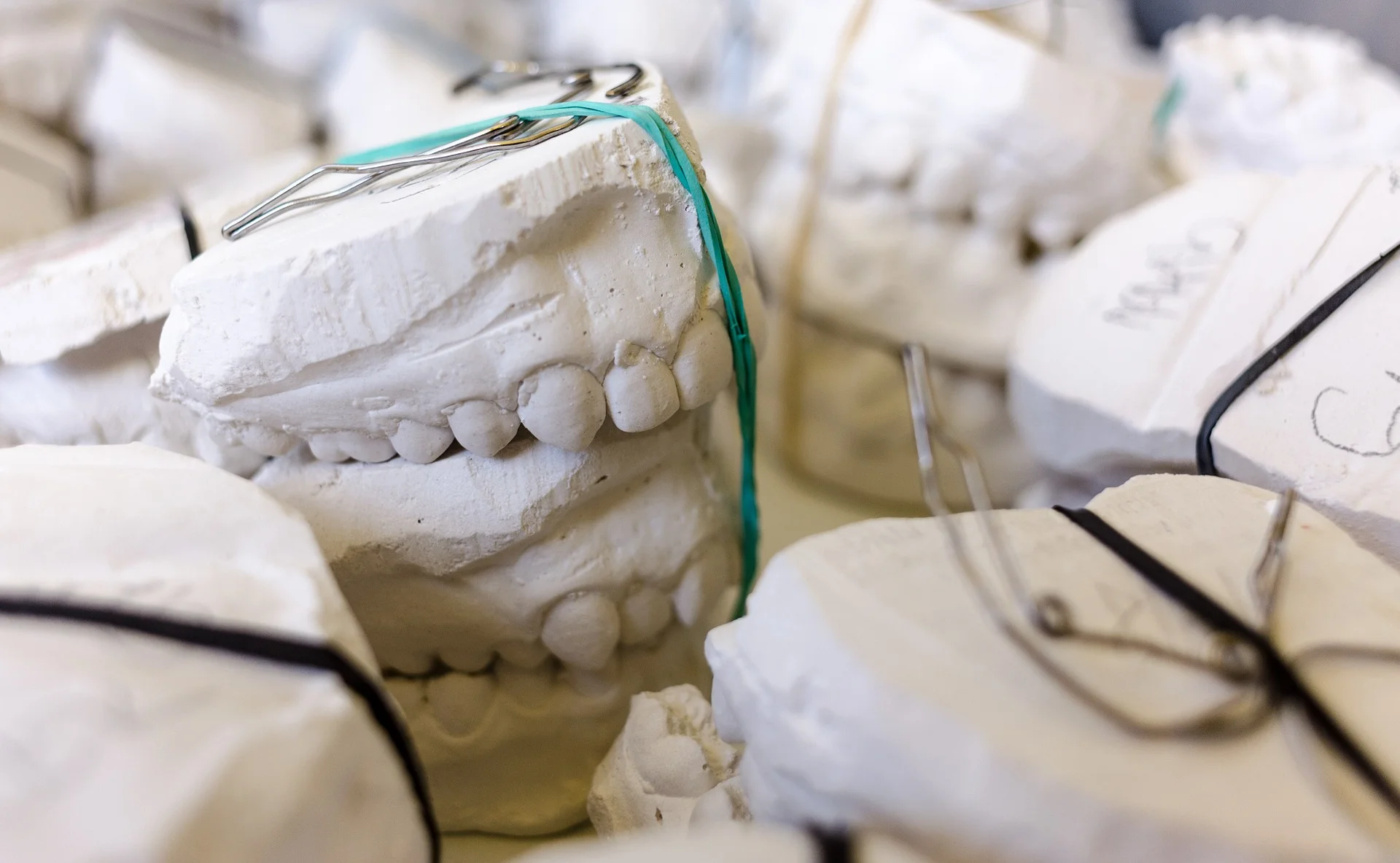 teeth-797308_1920.jpg