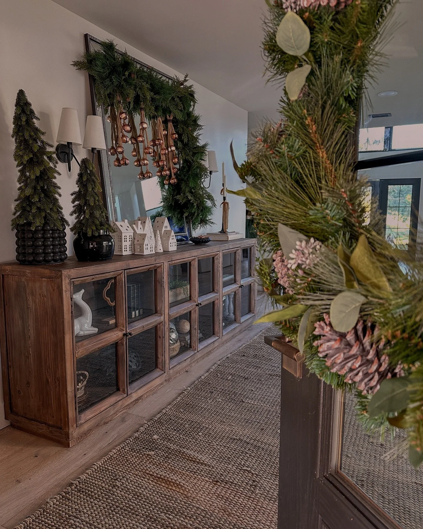 Entryway is ready for Christmas😍… can’t even tell I jimmy-rigged a mop in there. 😂😂 
#christmas #christmasdecor #entrywaychristmasdecor #christmas2024 #holiday #holidaydecorating #holidaydecor #entryway #entrywayinspiration #entryway