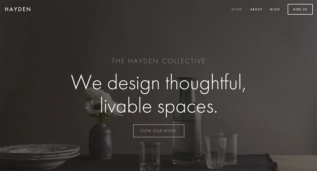 Plantilla de Squarespace Hayden , con menú con botón resaltado.