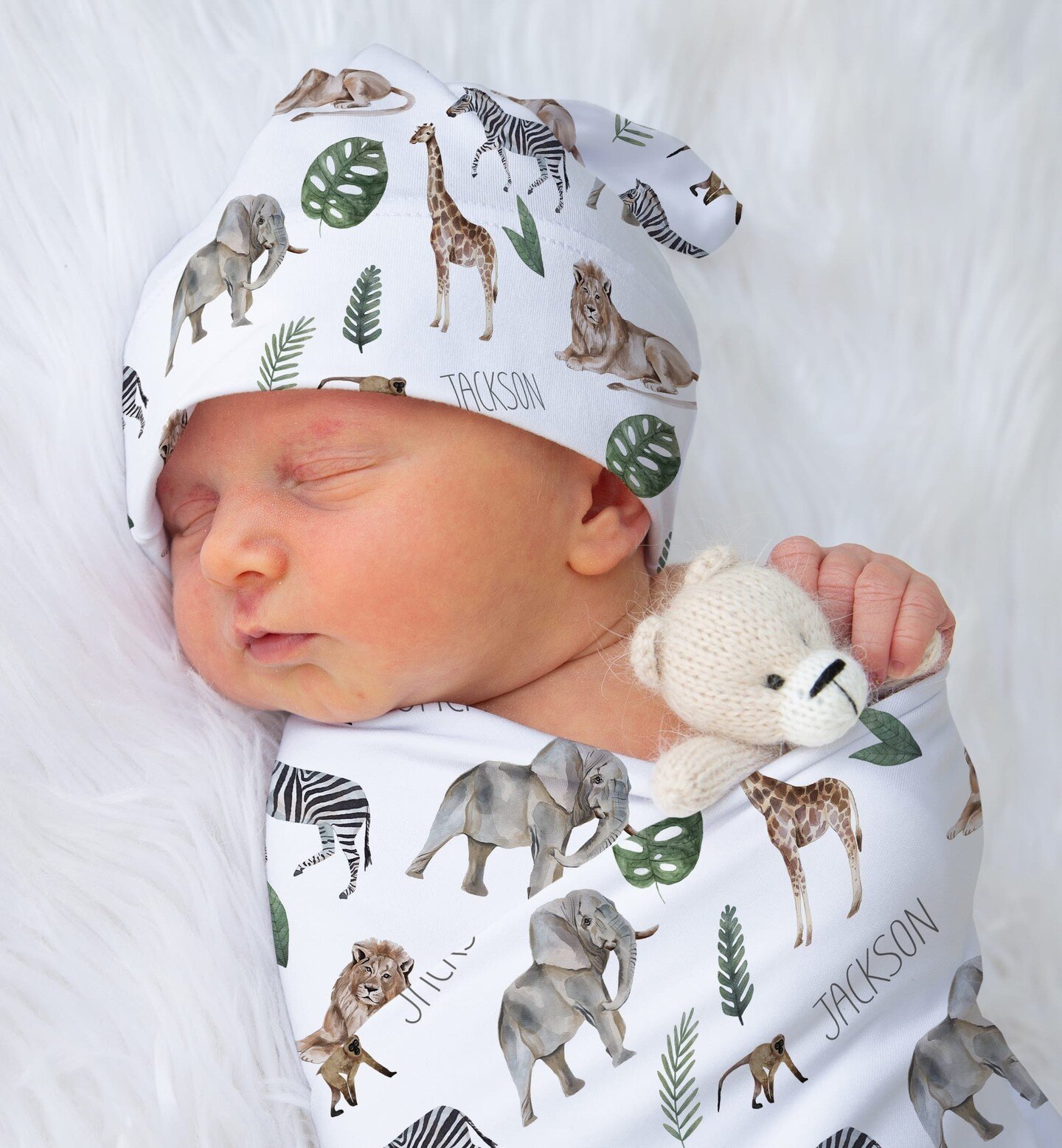 Welcome to the jungle, little one! 🦁🌿 Cozy up with our adorable Jungle Animal Swaddle Blanket and Hat Set, perfect for introducing your tiny explorer to the wonders of the wild.