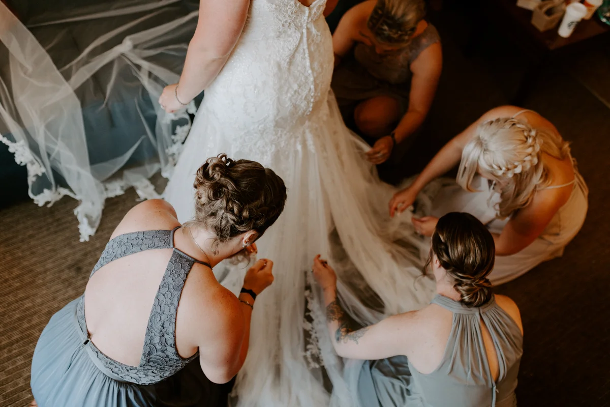 bride getting ready in rifle colorado for wedding day-8.jpg