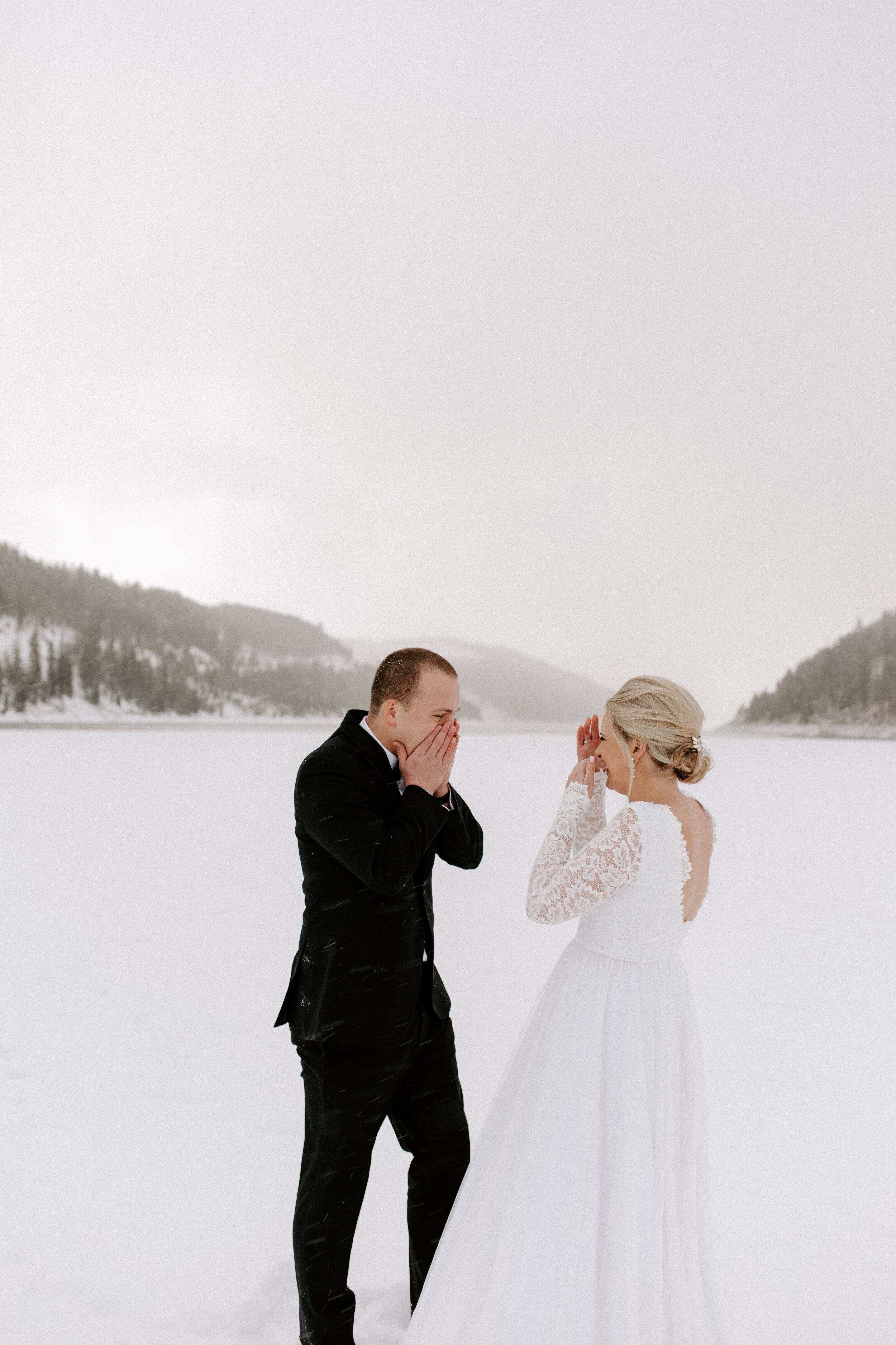 Winter Elopement at Sapphire Point in Breckenridge Dillon Colorado with wedding photographer Diana Coulter