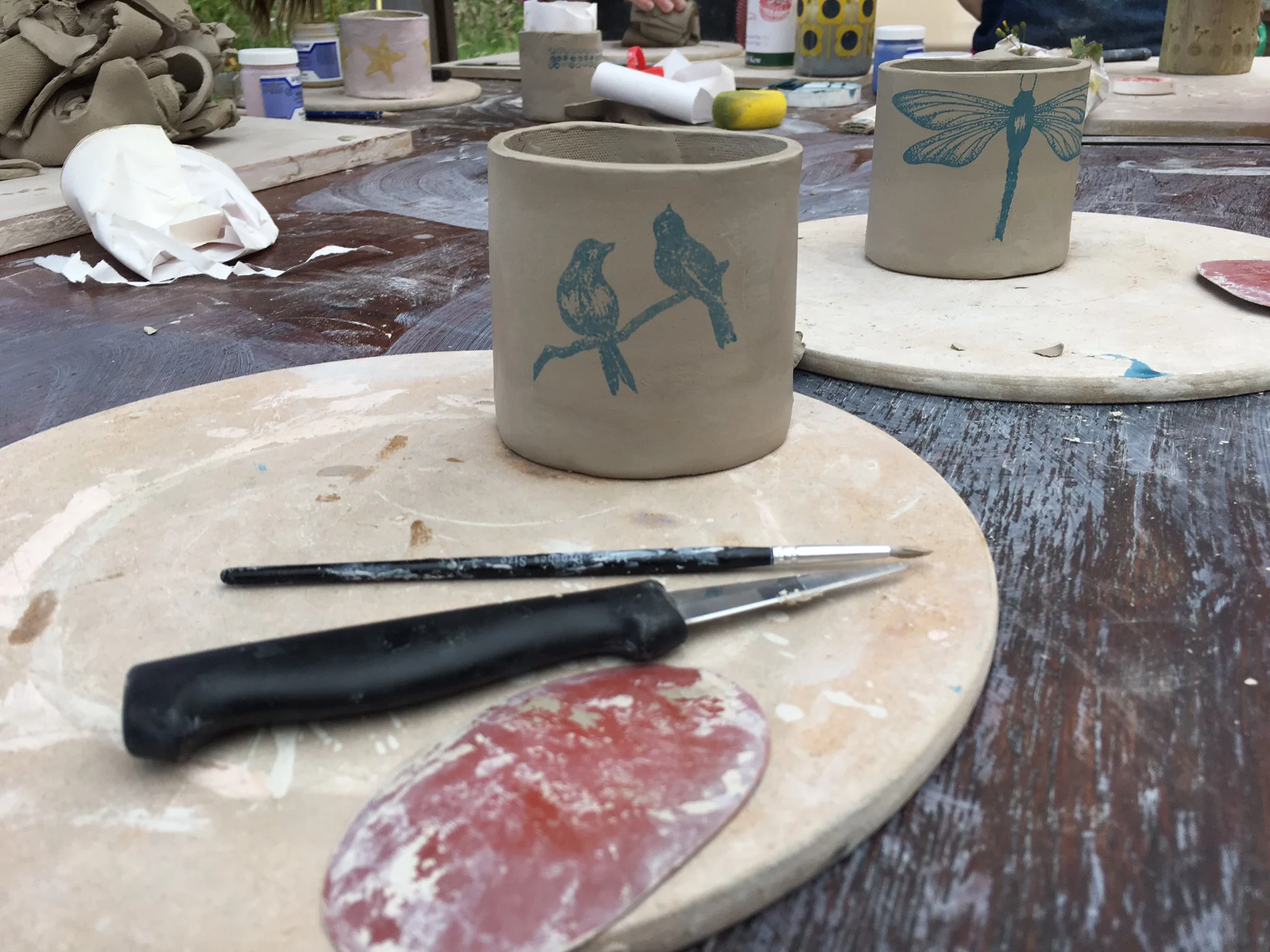 Photo Credit: Naomi Peel. Lots of people screenprinted on to their mugs. The countryside around us was a beautiful influence.......