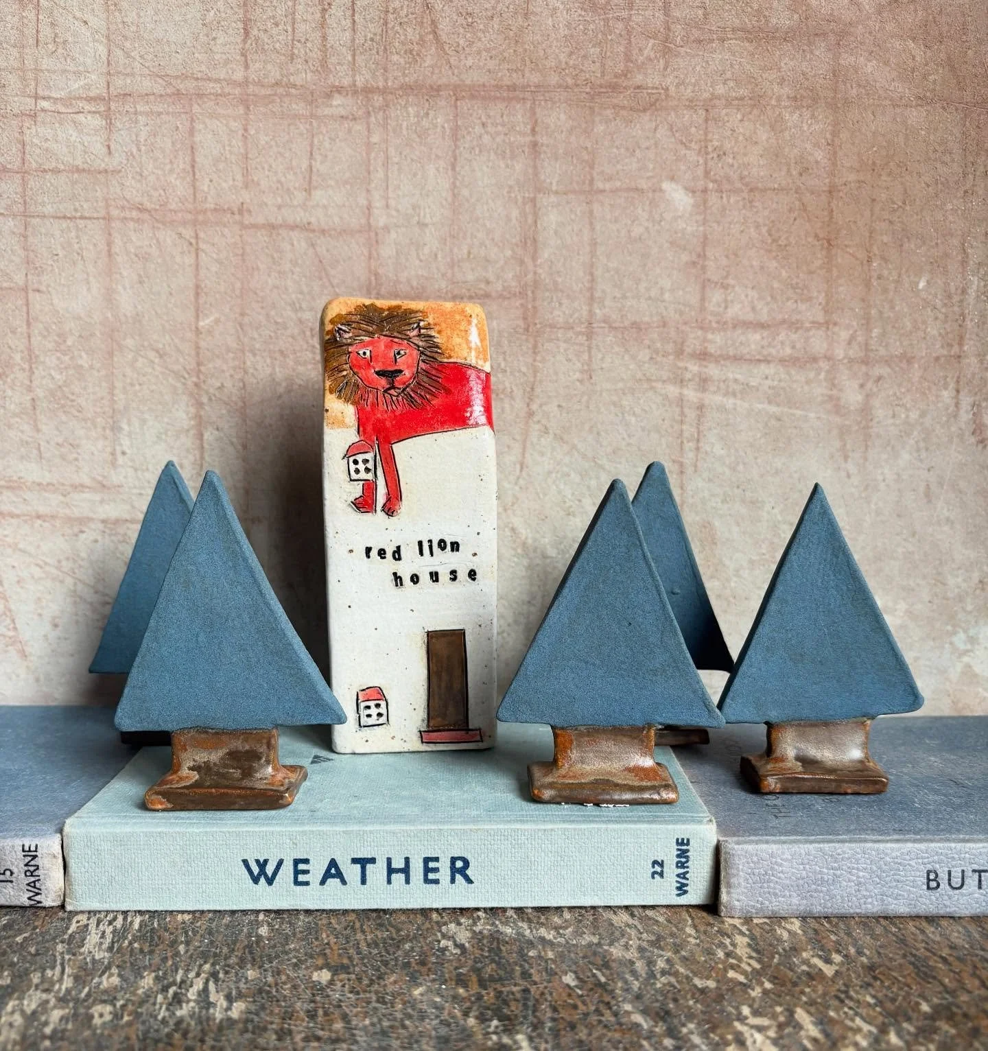 Happy Sunday to you. Sun is shining and I am in the studio making a few more chimney houses - am quite obsessed with drawing animals and birds at the moment so let&rsquo;s see&hellip;. Thanks so much for all the lovely messages about yesterday and my