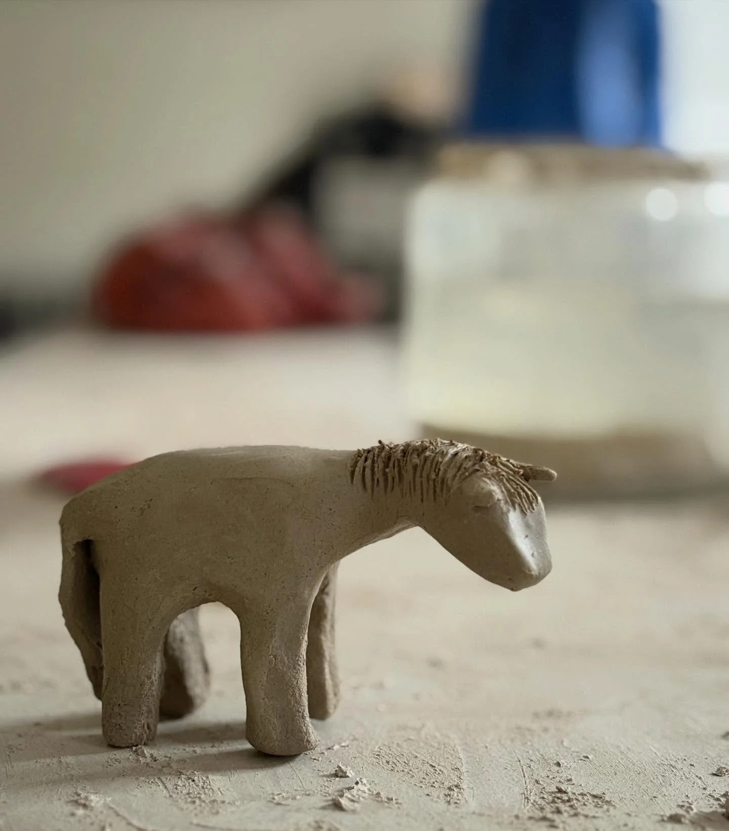 If you have been here for a few stories you probably know I adore horses so this new addition to the Amanda Banham stable will not be a surprise. 

I have previously made flat horses for wall hangings or pictures and have modelled a few standing ones