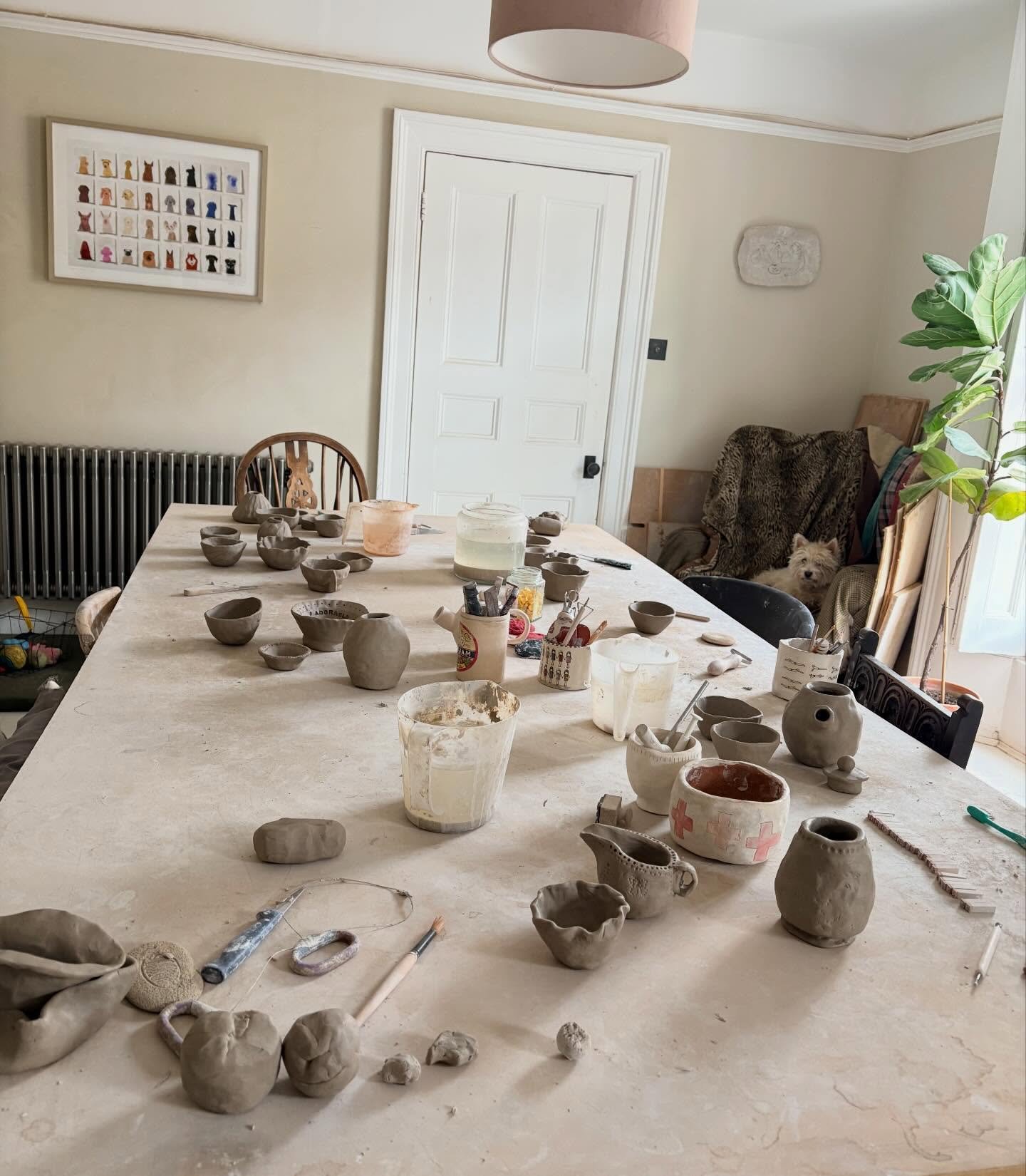 The morning after the night before. 

Last night I taught the first of six workshops to a brilliant group of friends. Watching them finding their way with the clay was enchanting. I like to begin my six week courses with pinch pots as the participant