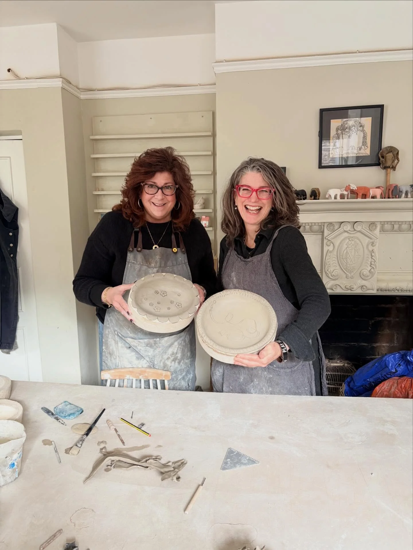Yesterday I had so much fun hanging out with @robear728 and @jensearthangels  all the way from NYC.in my studio, after coffee, with an impromptu workshop making bowls. Talking non stop and laughing in the pauses we then made our way to @cafe_coucou f