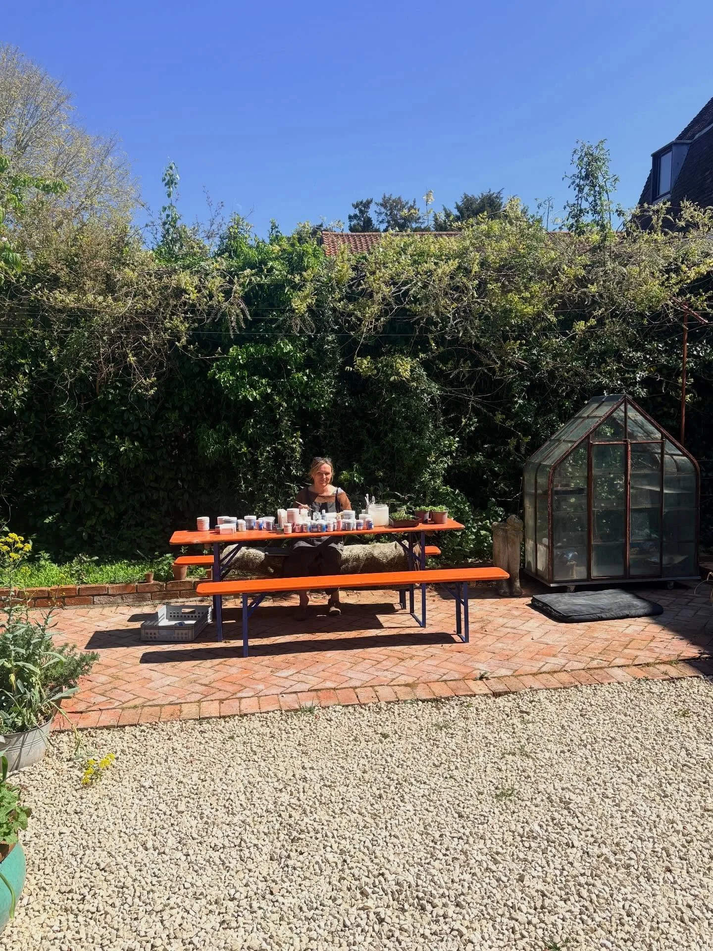 I am so lucky to be working outside in my garden today glazing houses and enjoying the sunshine. 

I would always rather be outside than inside would you?
#amandabanhamceramics #apotterslife #ceramics #glazingpottery #saffronwalden