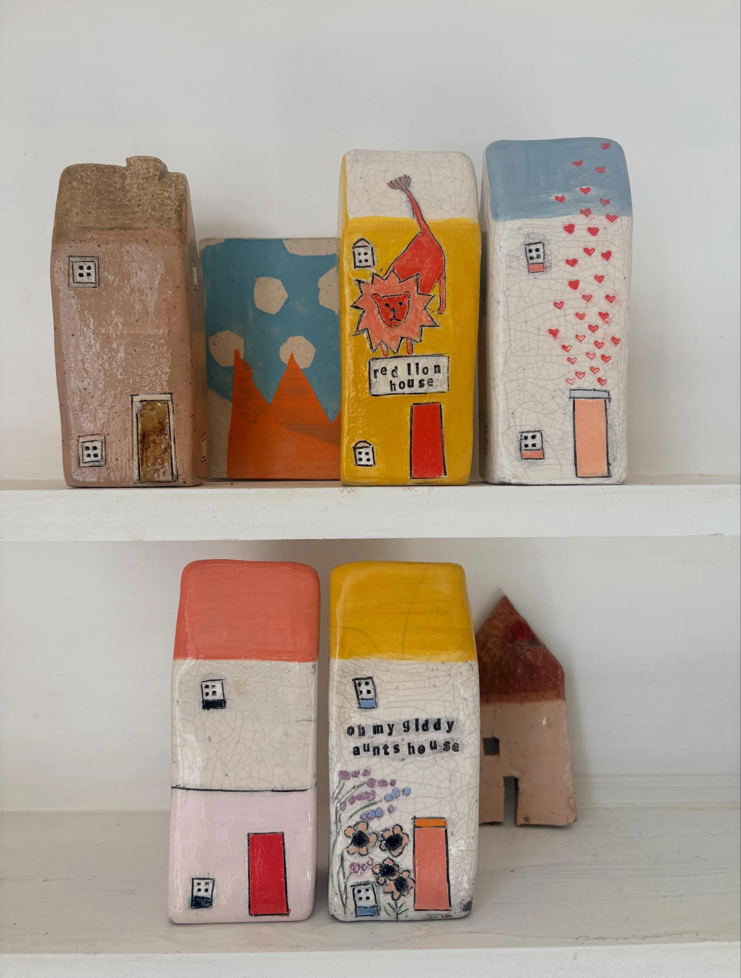 New pieces from the kiln which will be in my next sale at the end of this week/ beginning of next week depending on how much I can get done in the heat. 

Love these as they look so jolly and remind me of ice lollies and picnics on the beach. 

#aman