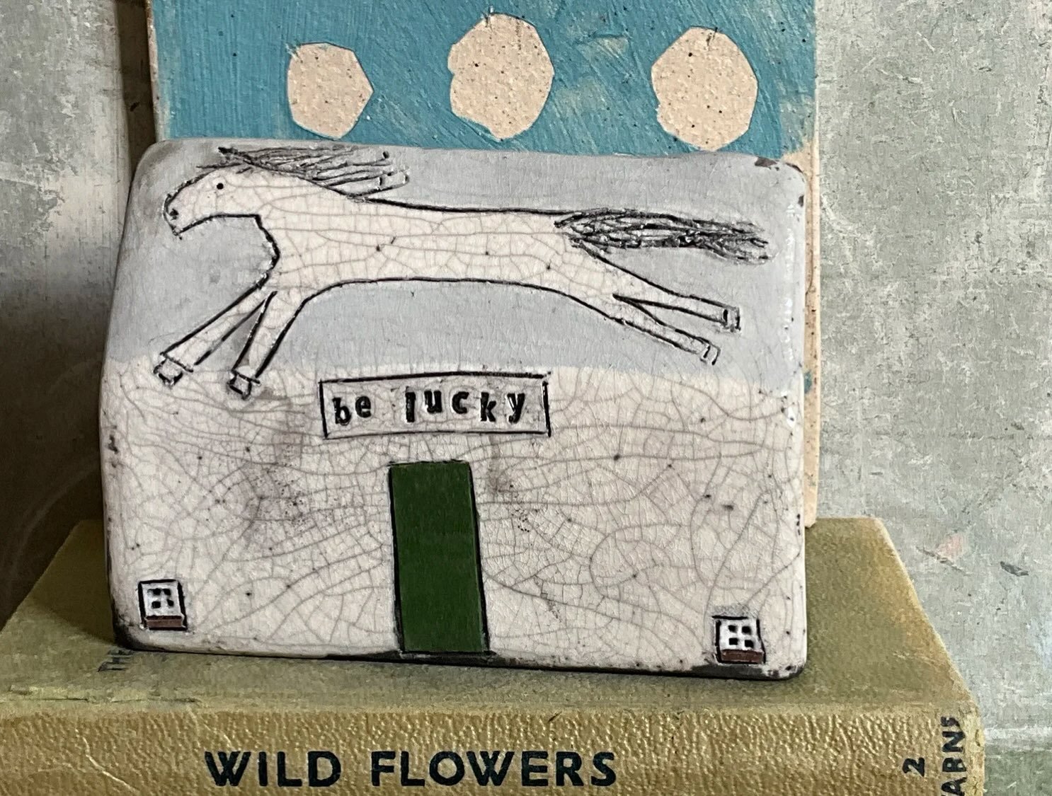 Be Lucky. In my shop now. Who doesn&rsquo;t need some luck in their lives? 

#amandabanhamceramics #belucky #livethelittlethings #smallhouses #ceramicart