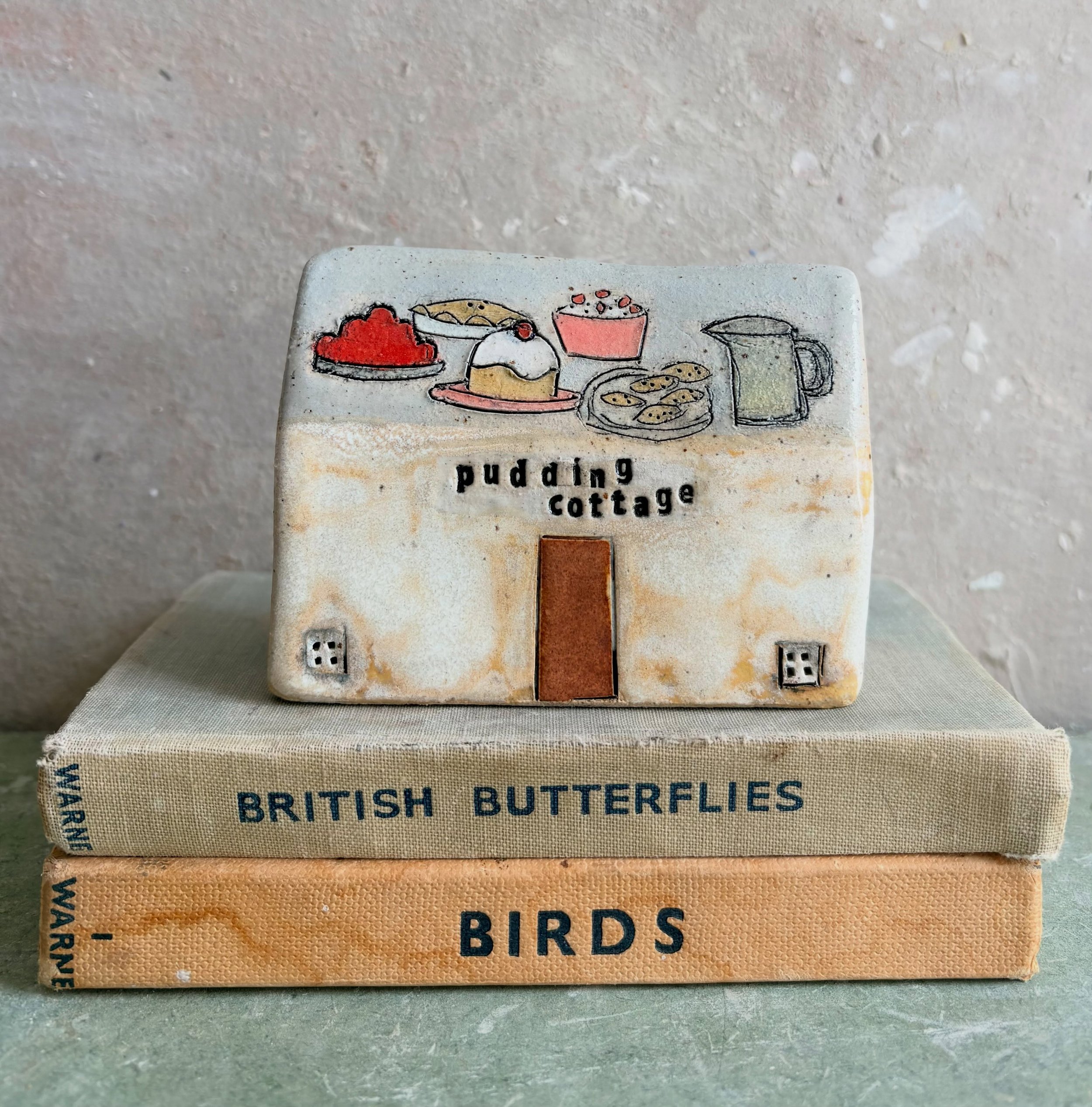 What&rsquo;s your favourite pudding? 

I am not a huge pudding person but I do love a treacle tart and vanilla ice cream. Yum. 

Next online sale opens 7pm this Saturday August 8th. 

#amandabanhamceramics #ceramichouses #pocketsofjoy #ceramicartist 