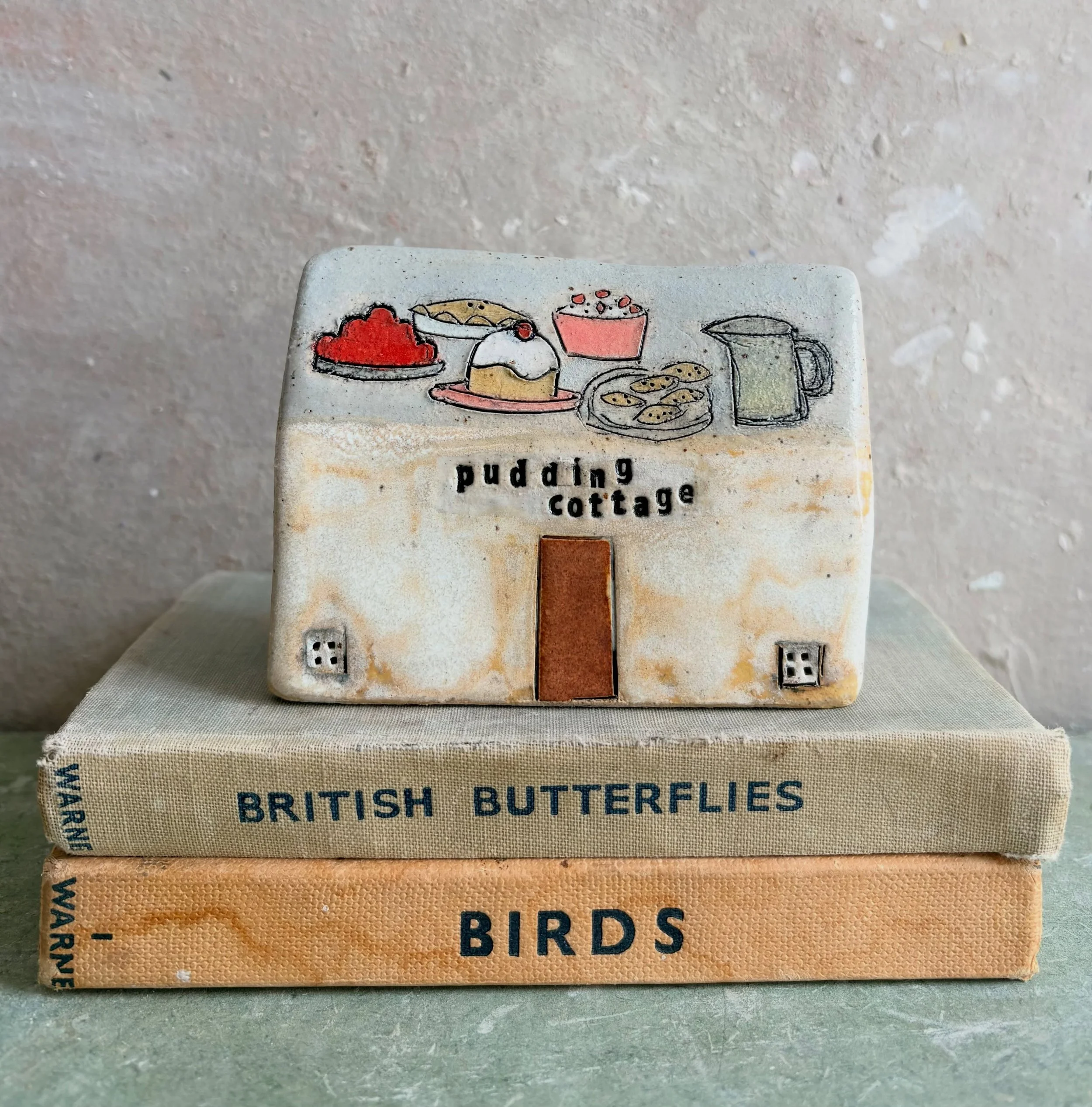 What&rsquo;s your favourite pudding? 

I am not a huge pudding person but I do love a treacle tart and vanilla ice cream. Yum. 

Next online sale opens 7pm this Saturday August 8th. 

#amandabanhamceramics #ceramichouses #pocketsofjoy #ceramicartist 