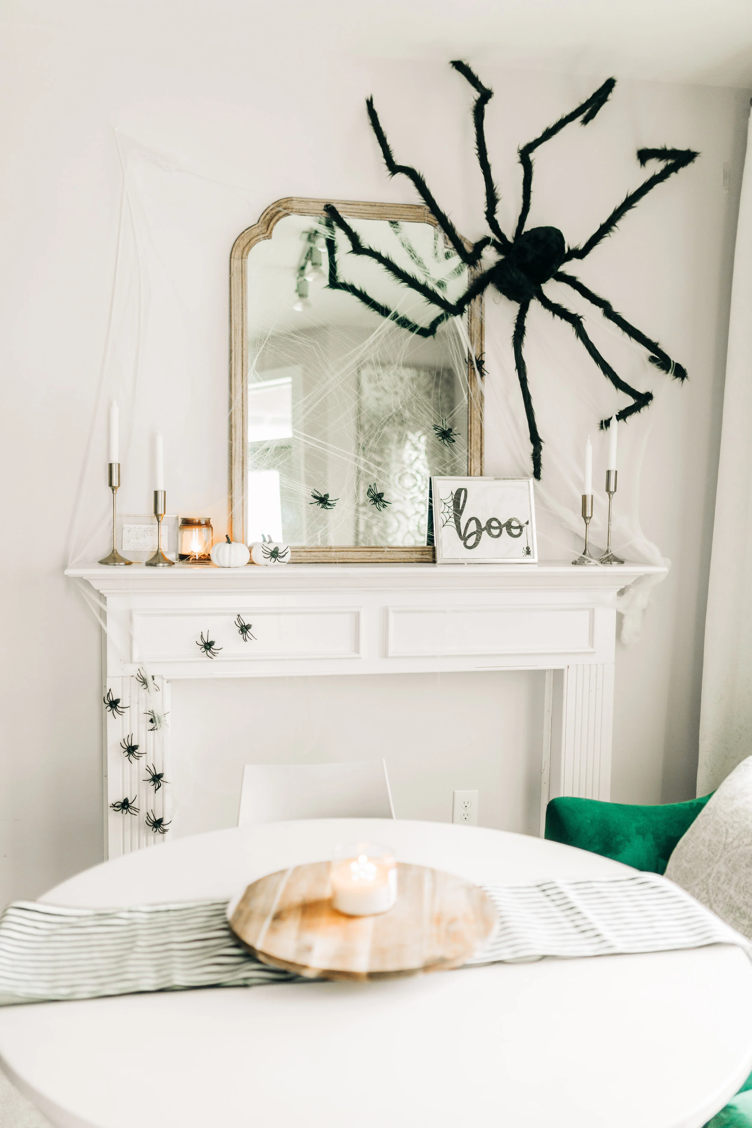 Minimal Halloween Mantle