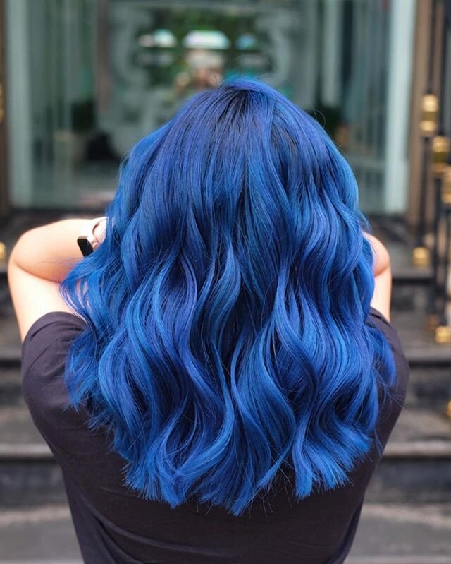 CLASSIC BLUE BALAYAGE! @gabbgbrlla! ❤️ &mdash;&mdash;-
#bluehair #bluehairdontcare #komunitassalonindonesia #seputarsalon #seputarsalonid #brushandscissors #w2salon #bluebalayage #bluehaircolor #beachwaves #behindthechair #btc #salonindonesia